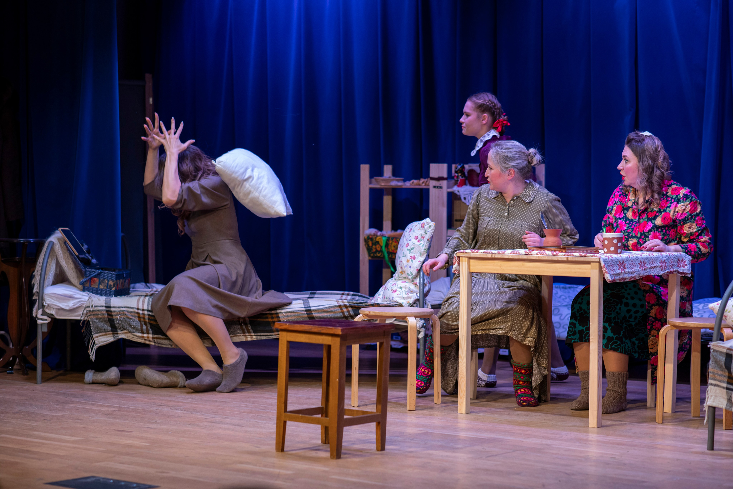 «Девчата», спектакль театральной студии «Дом». Фотограф Сергей Ловкий