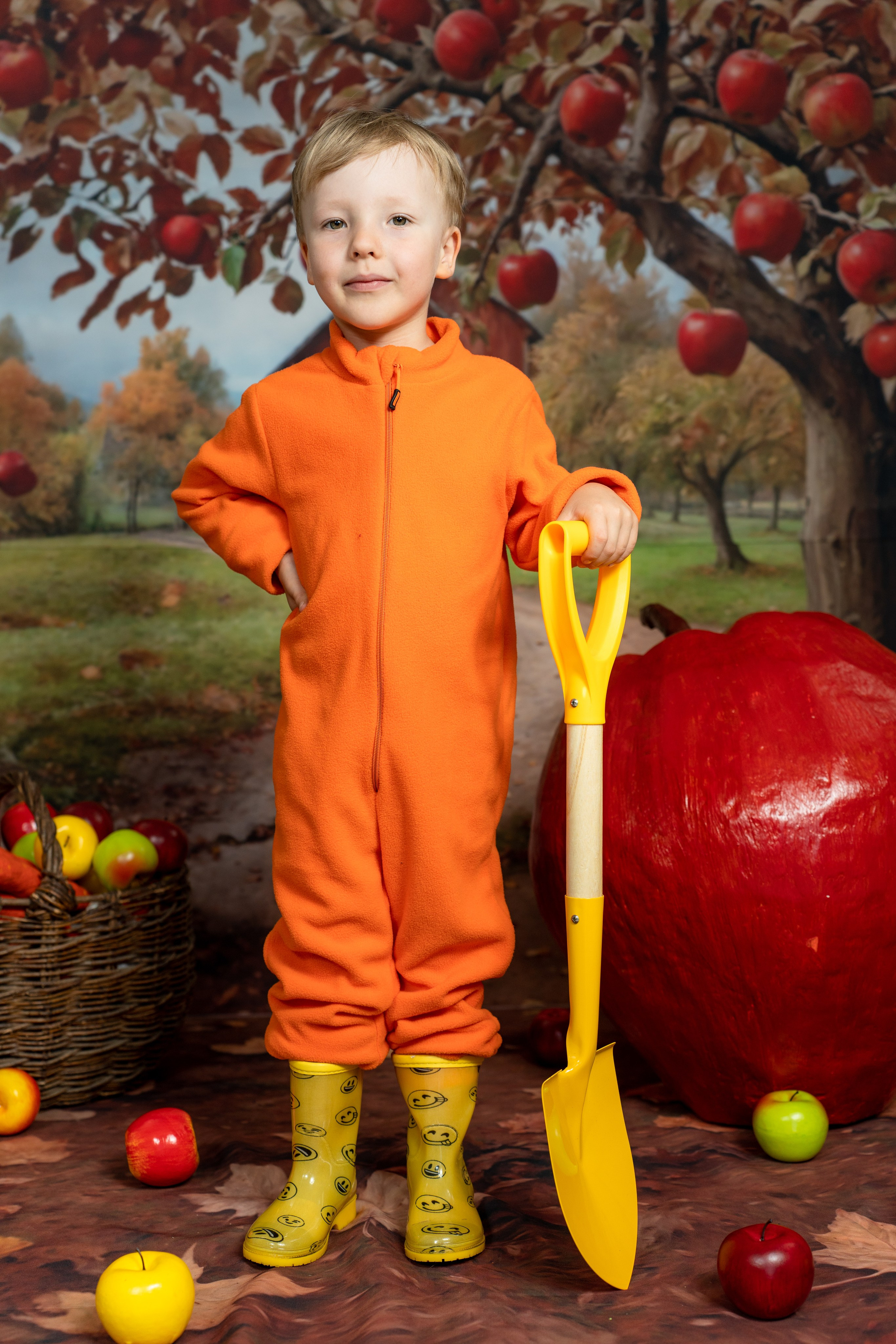 Яблоневый сад. Улыбка выездная фотостудия Красноярск
