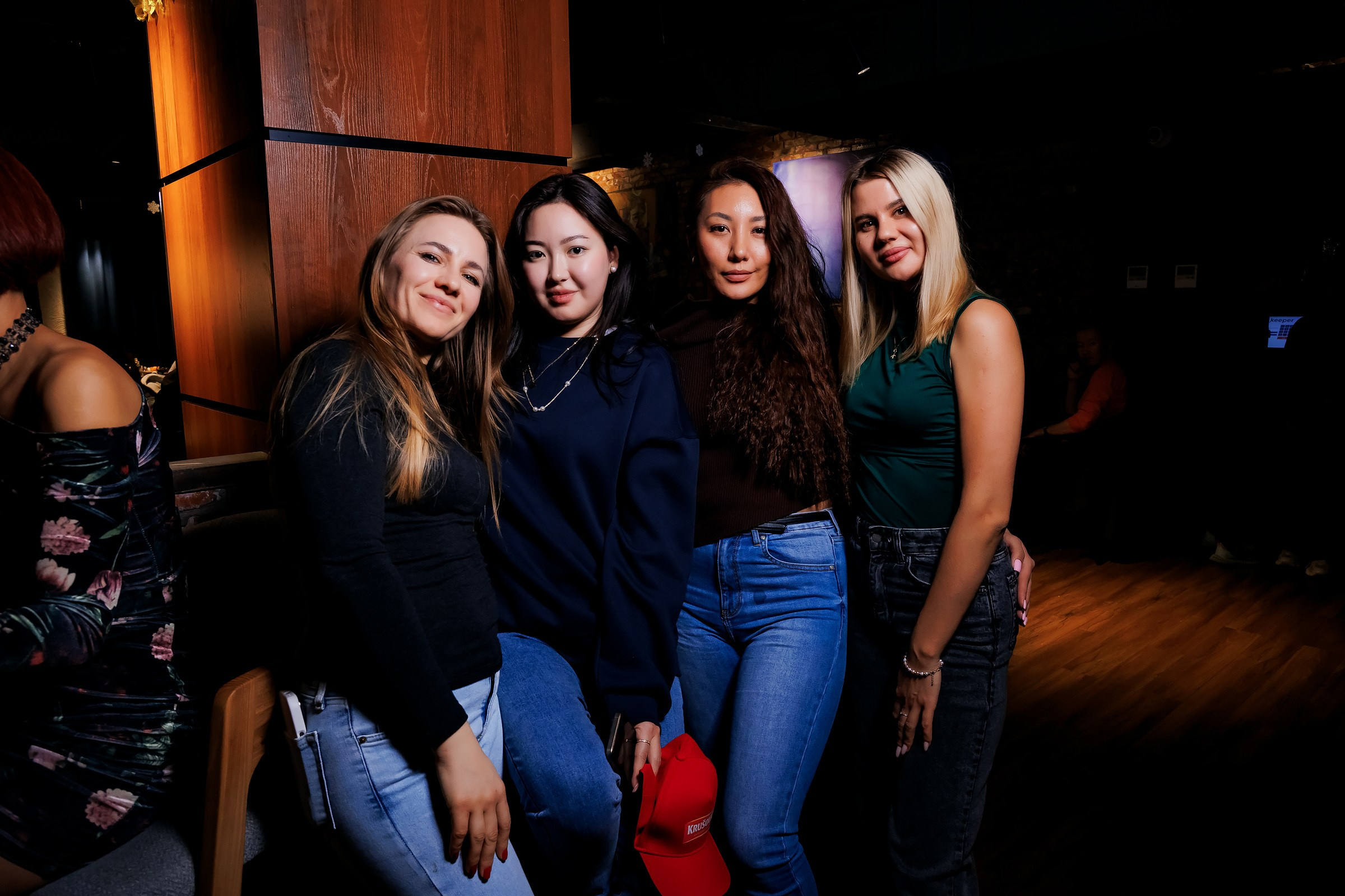 Chechil Pub на Жарокова-Chechil Жарокова. Репортажный фотограф в Алматы Каюпов Сержан