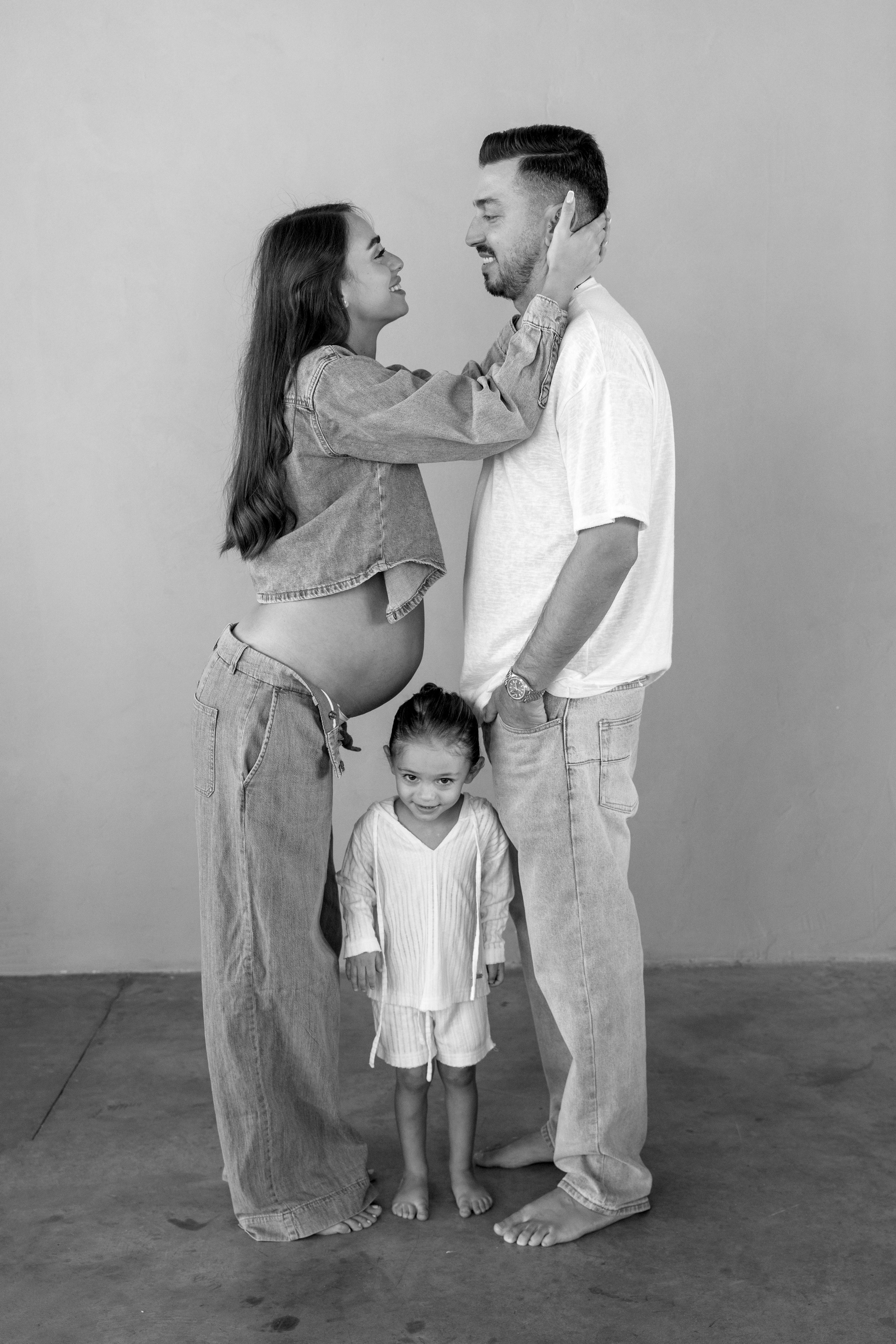 Pregnancy photoshoot inside the studio in Tel Aviv. Главная