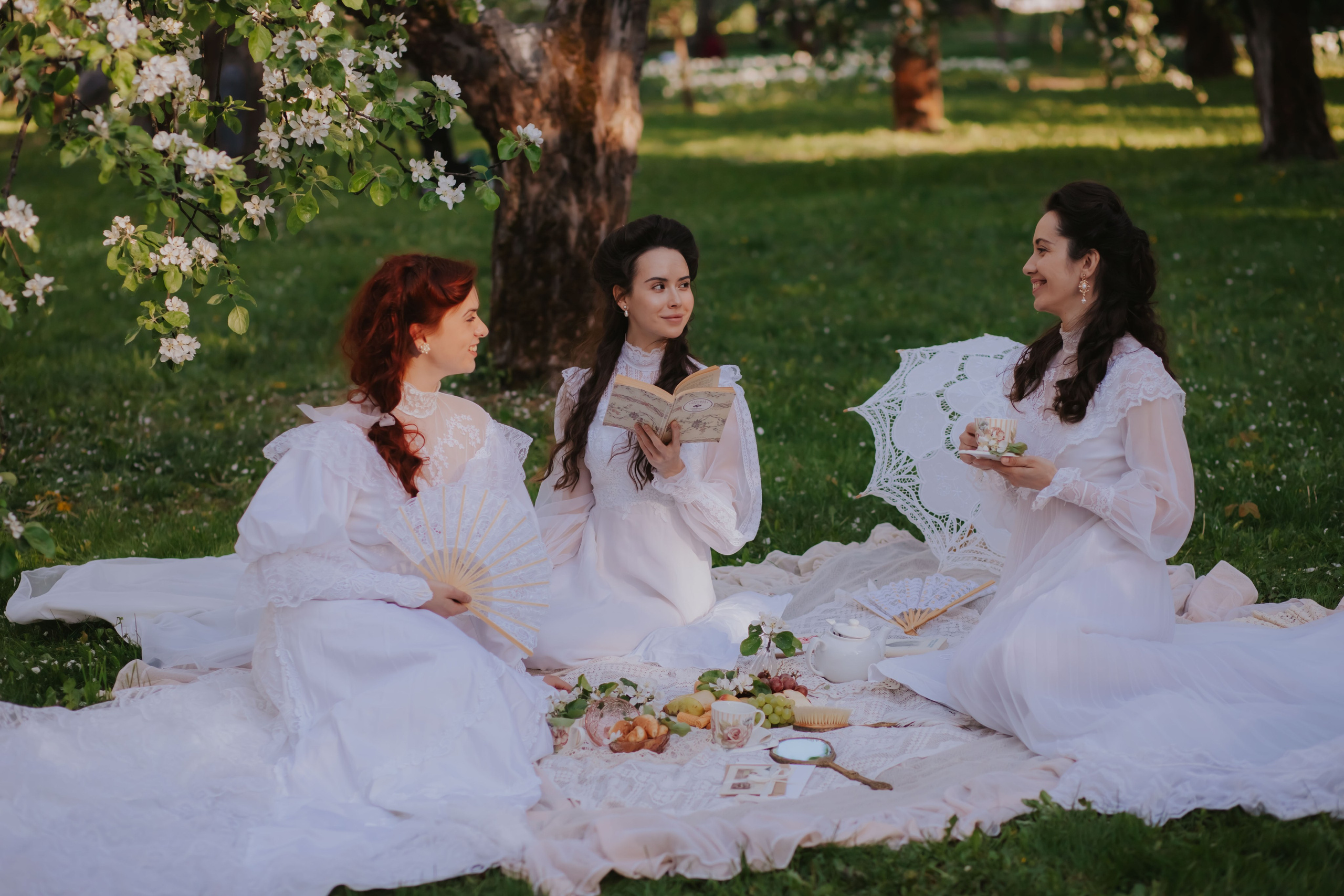 Яблоневый сад. Художественная винтажная фотография