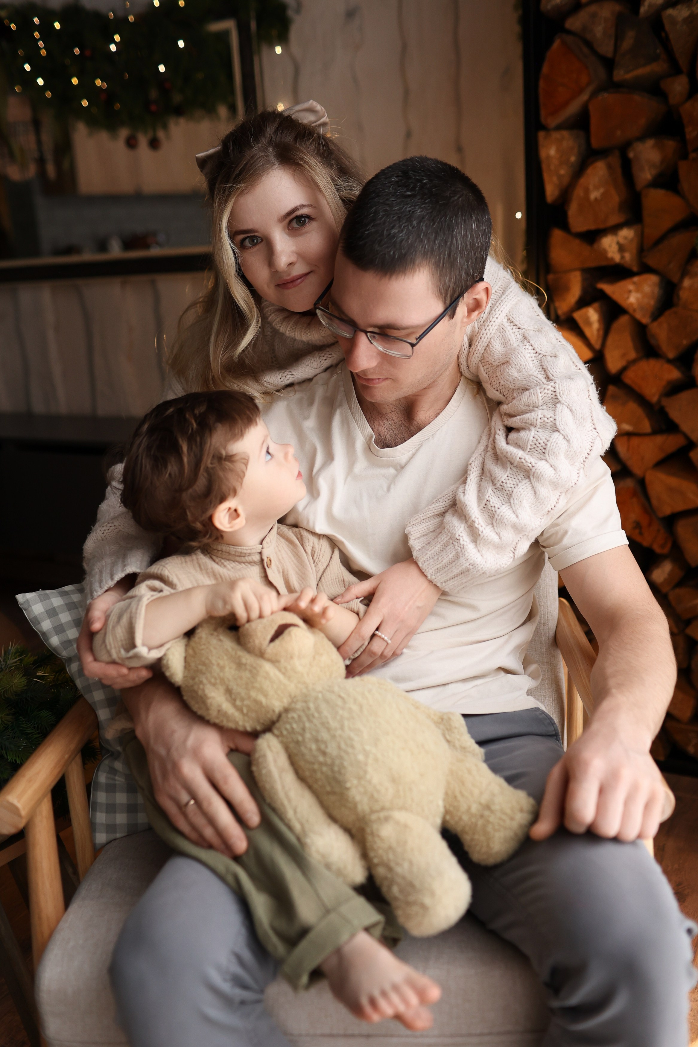 Семейная новогодняя фотосессия в загородном доме. Фотограф Владимир Москва