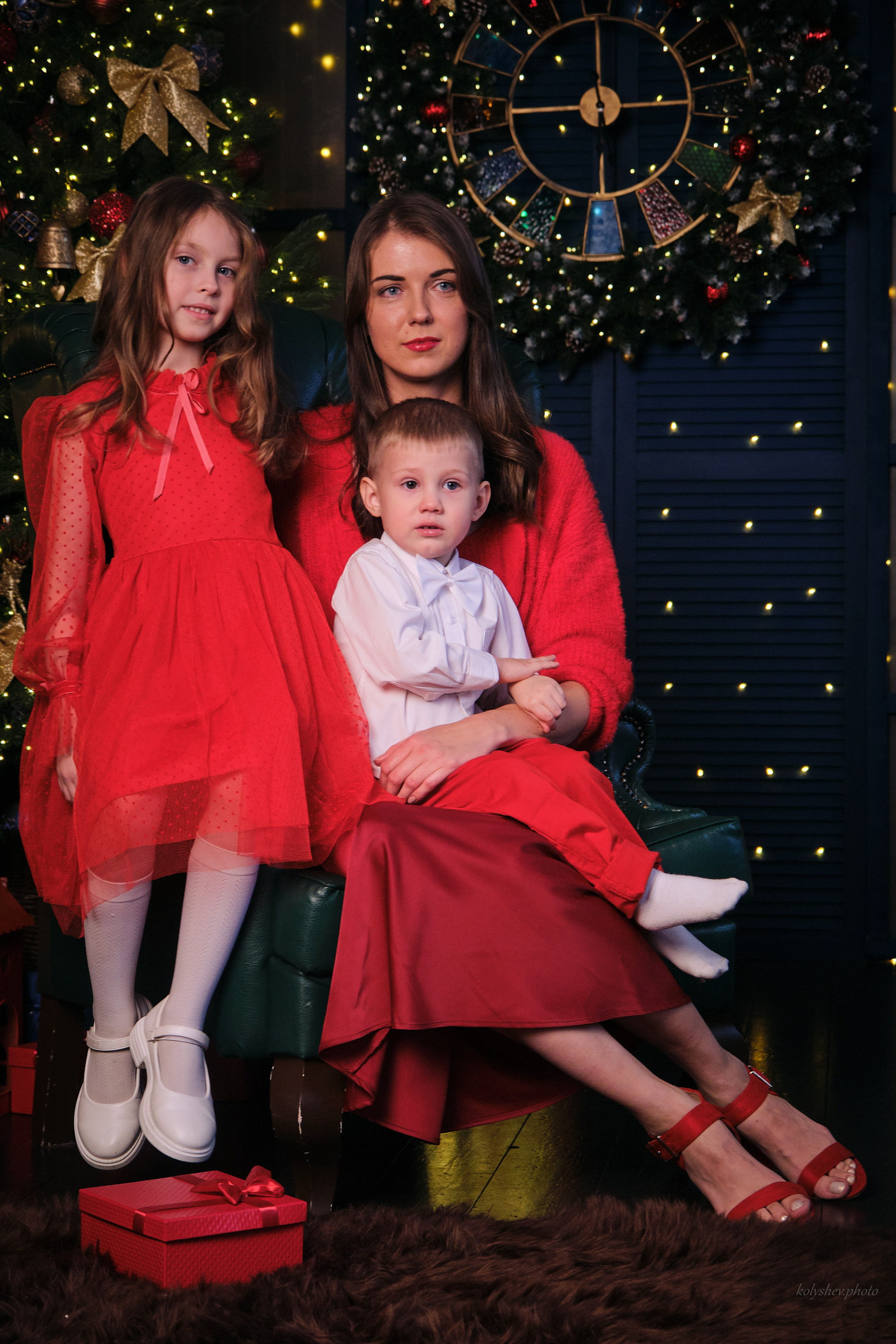 студийная семейная фотосессия к новому году в Люберцах