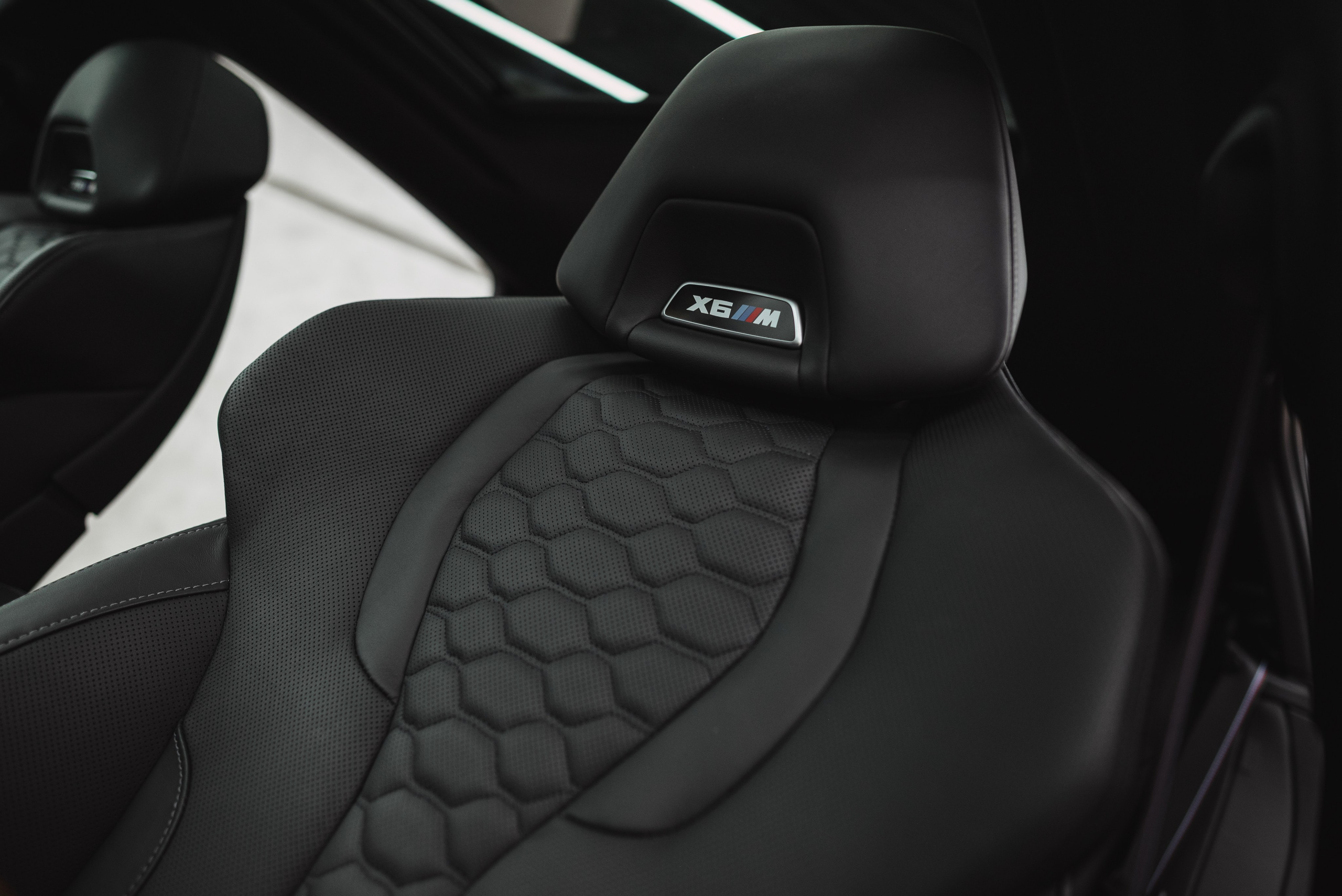 BMW X6M матовый. DeLorein