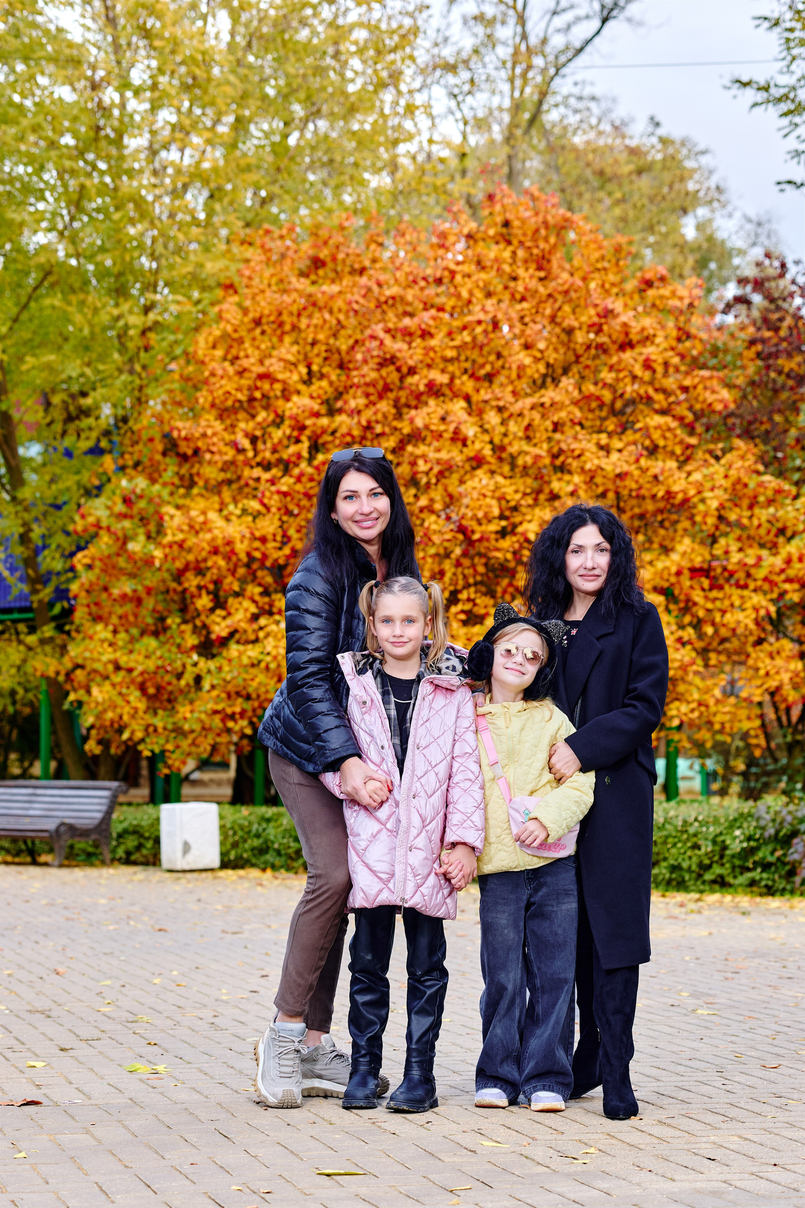 Прогулка в парке классом. Фотограф Выпускные альбомы Таганрог Сергей Коробченко