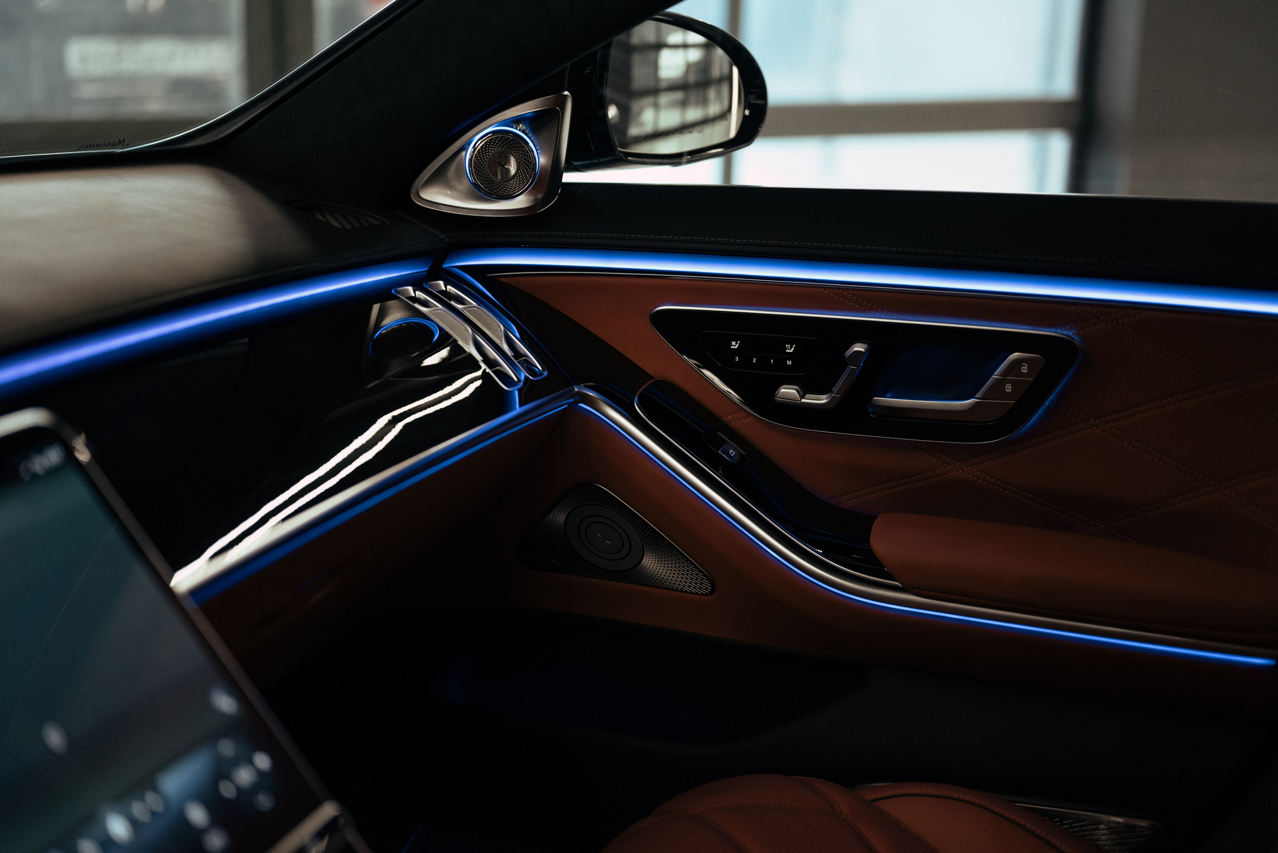 Mercedes Maybach v12 Black. DeLorein