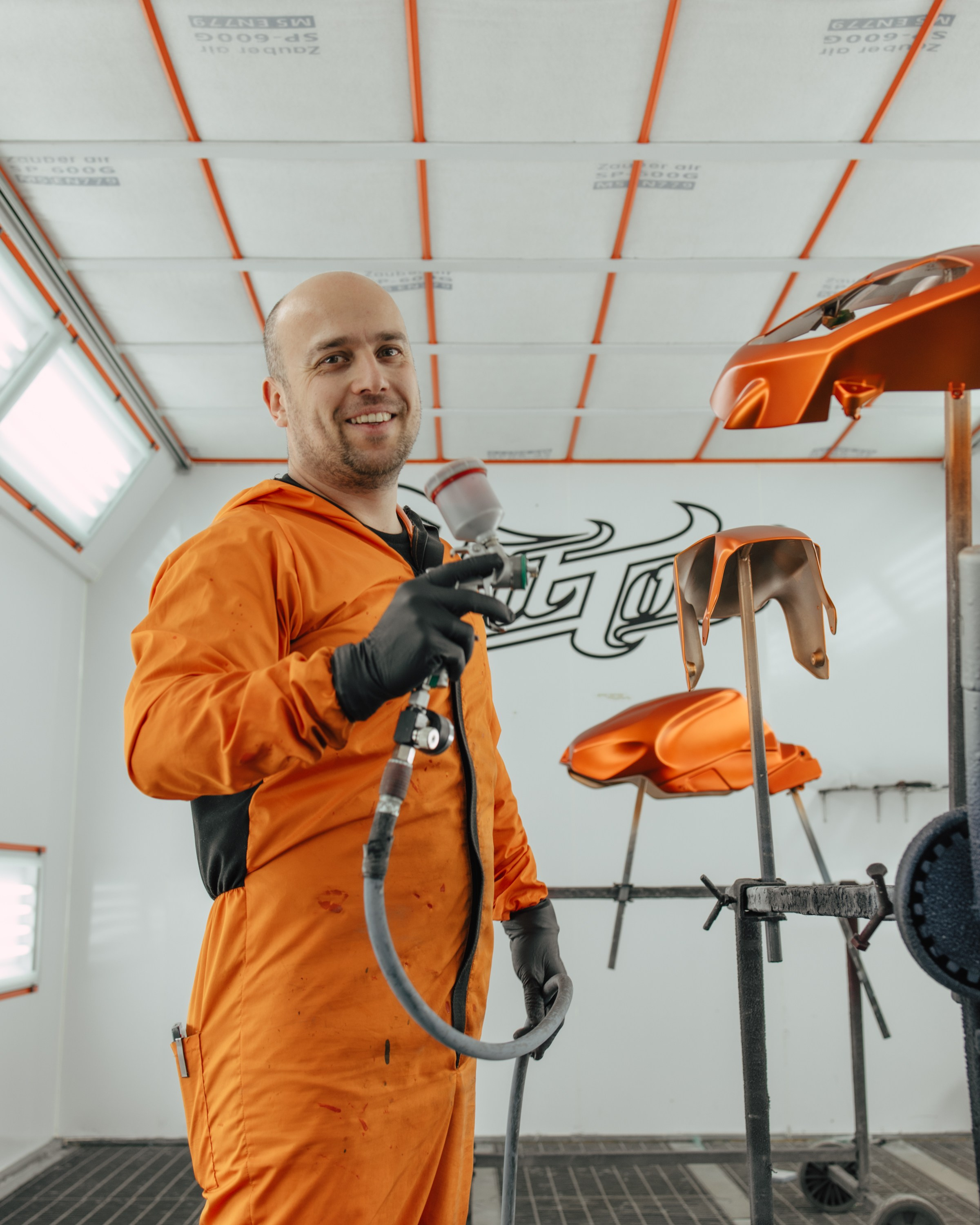 Aprilia детали мотоцикла, окрас в оранжевый кэнди. DeLorein