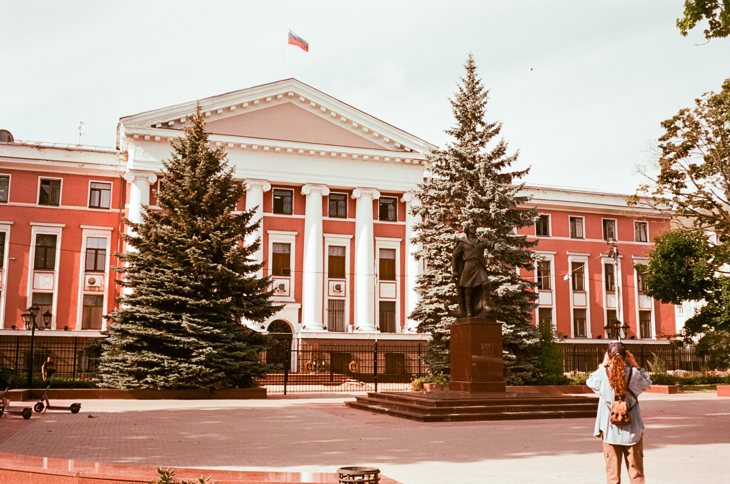 Калининград в солнечный день 7 июля 2024 года / Aerocolor IV / Minox 35GT (2)