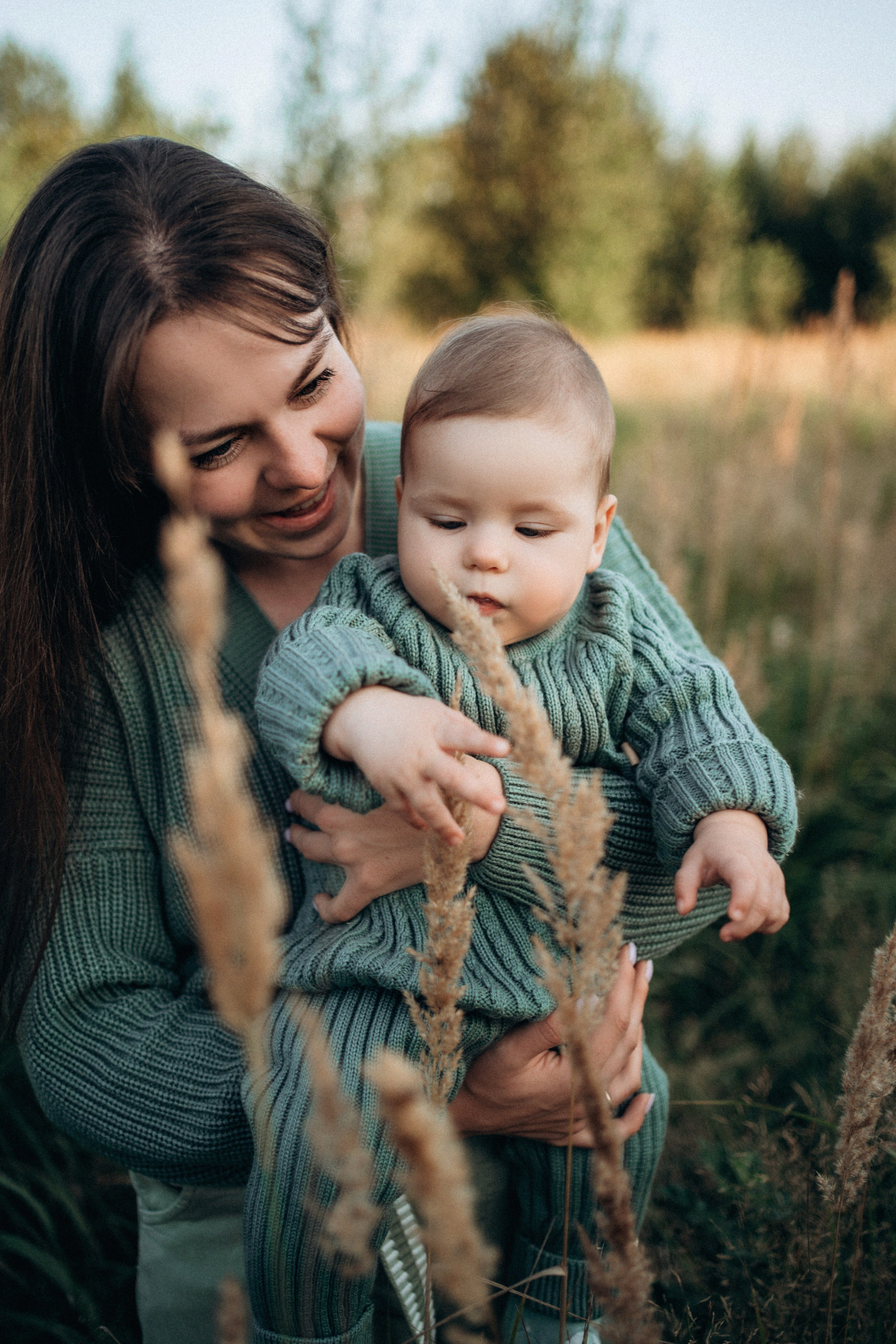 Прогулка в поле. Фотограф новорожденных и малышей до года в Москве Анастасия Соколова