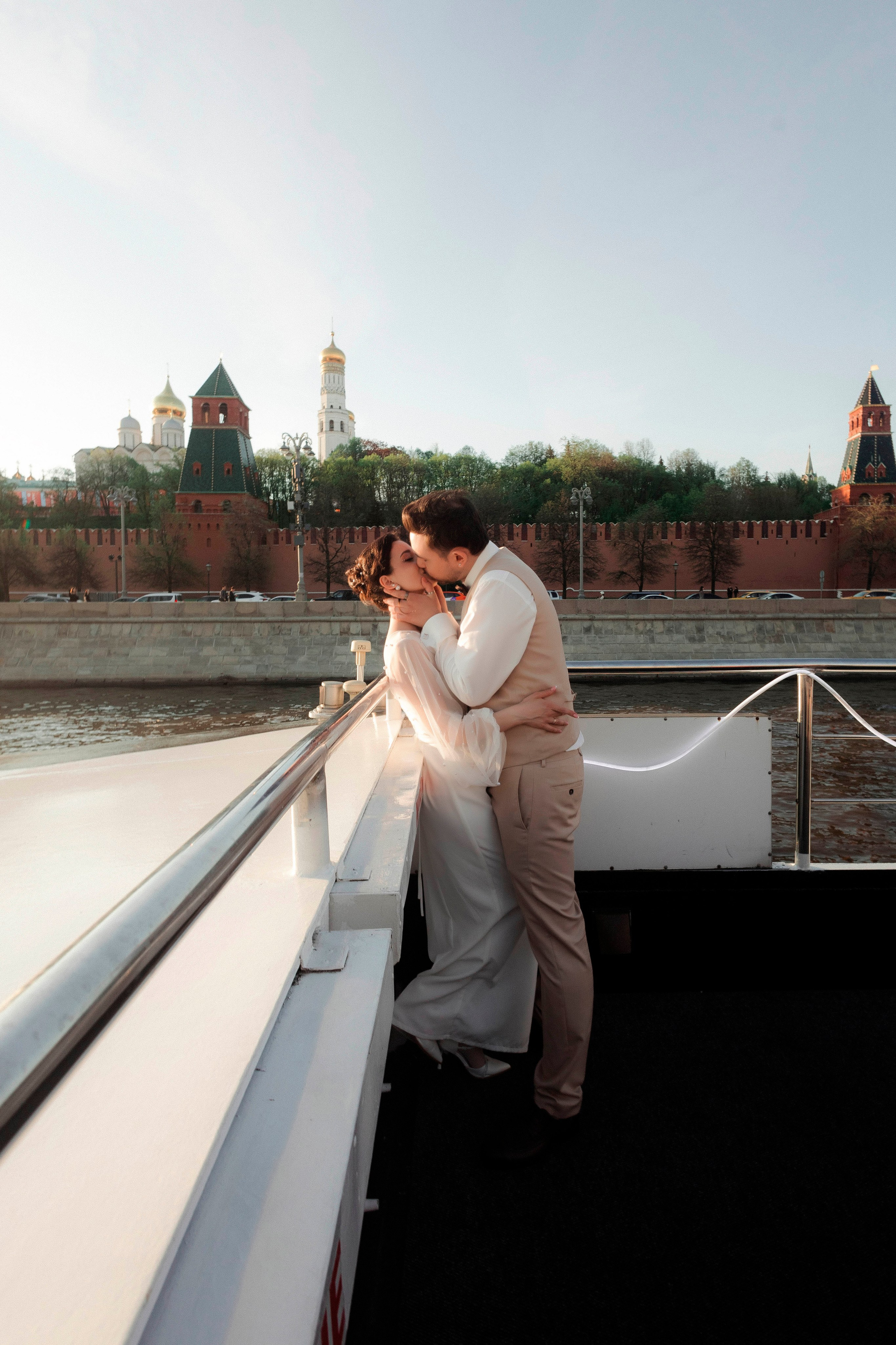 На теплоходе музыка играет. Свадебный фотограф и видеограф Новосибирск Новокузнецк Кемерово — Фото-видеодуэт