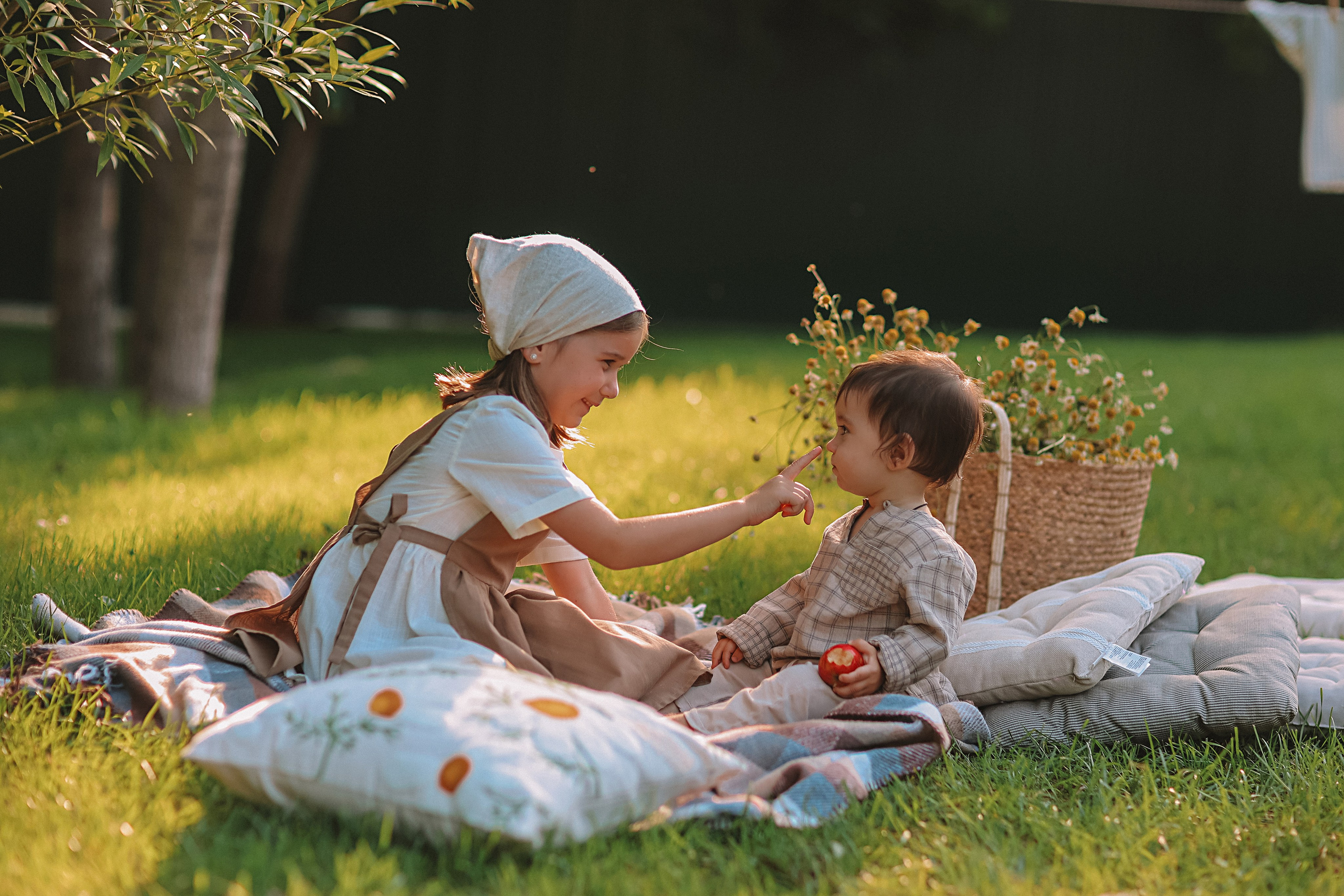 Стирка у дома. Семейный фотограф Тюмень, фотограф на роды Салмина Мария