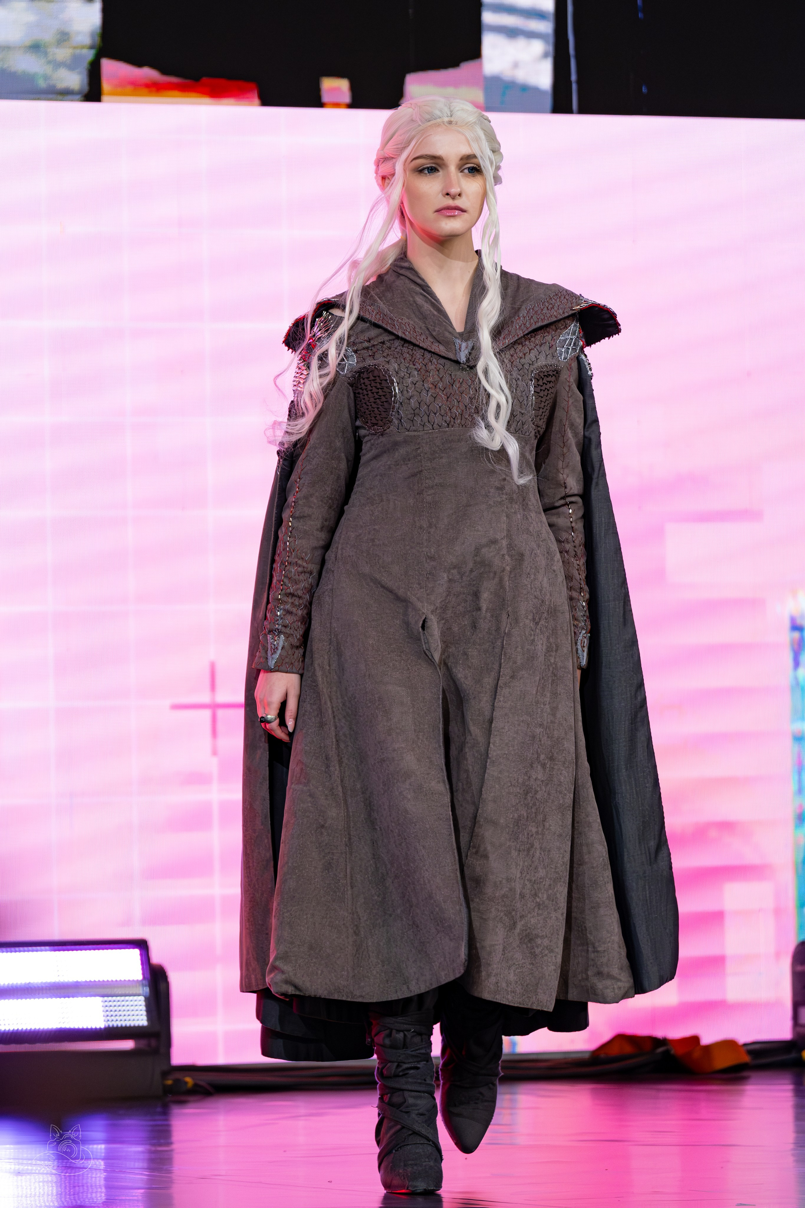 Сцена РЭД ЭКСПО 2024. Косплей фотограф