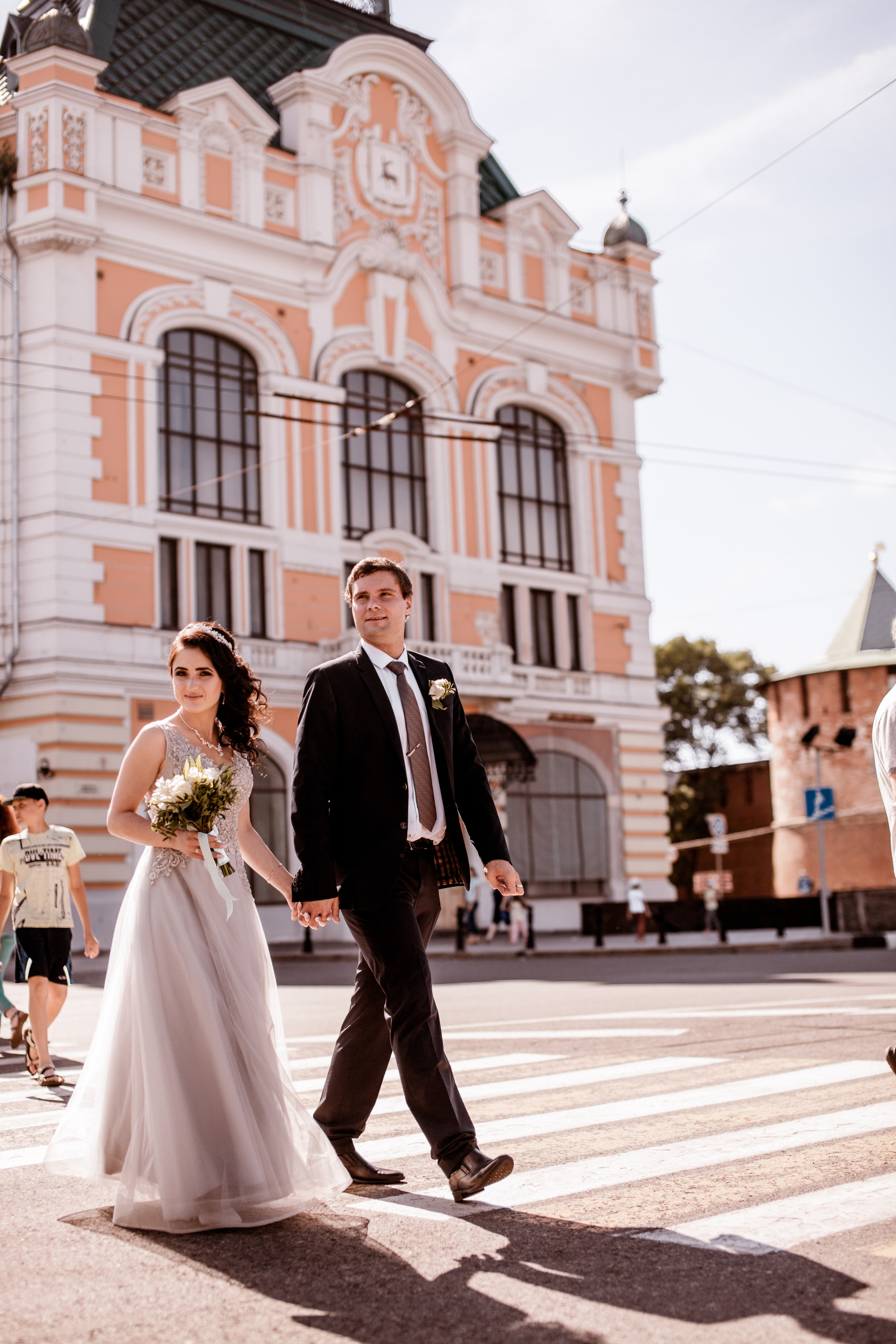 Свадебная фотосессия на улицах Нижнего Новгорода. Фотограф на крещение и венчание в Нижнем Новгороде.Свадебный Фотограф