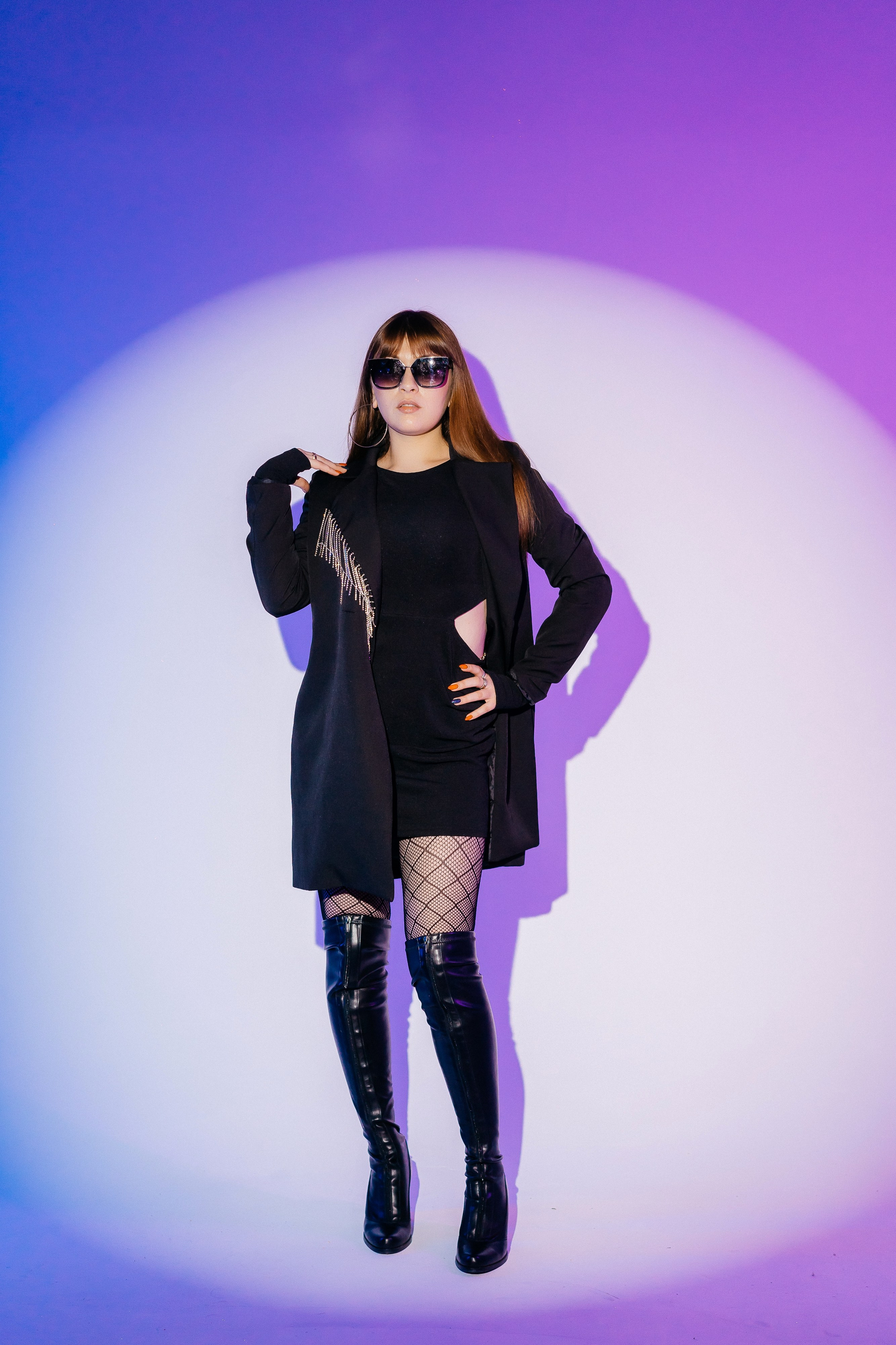 Фотосессия в неоновом свете в фотостудии. Фотограф и видеограф Смоленск | Студия Цезарь