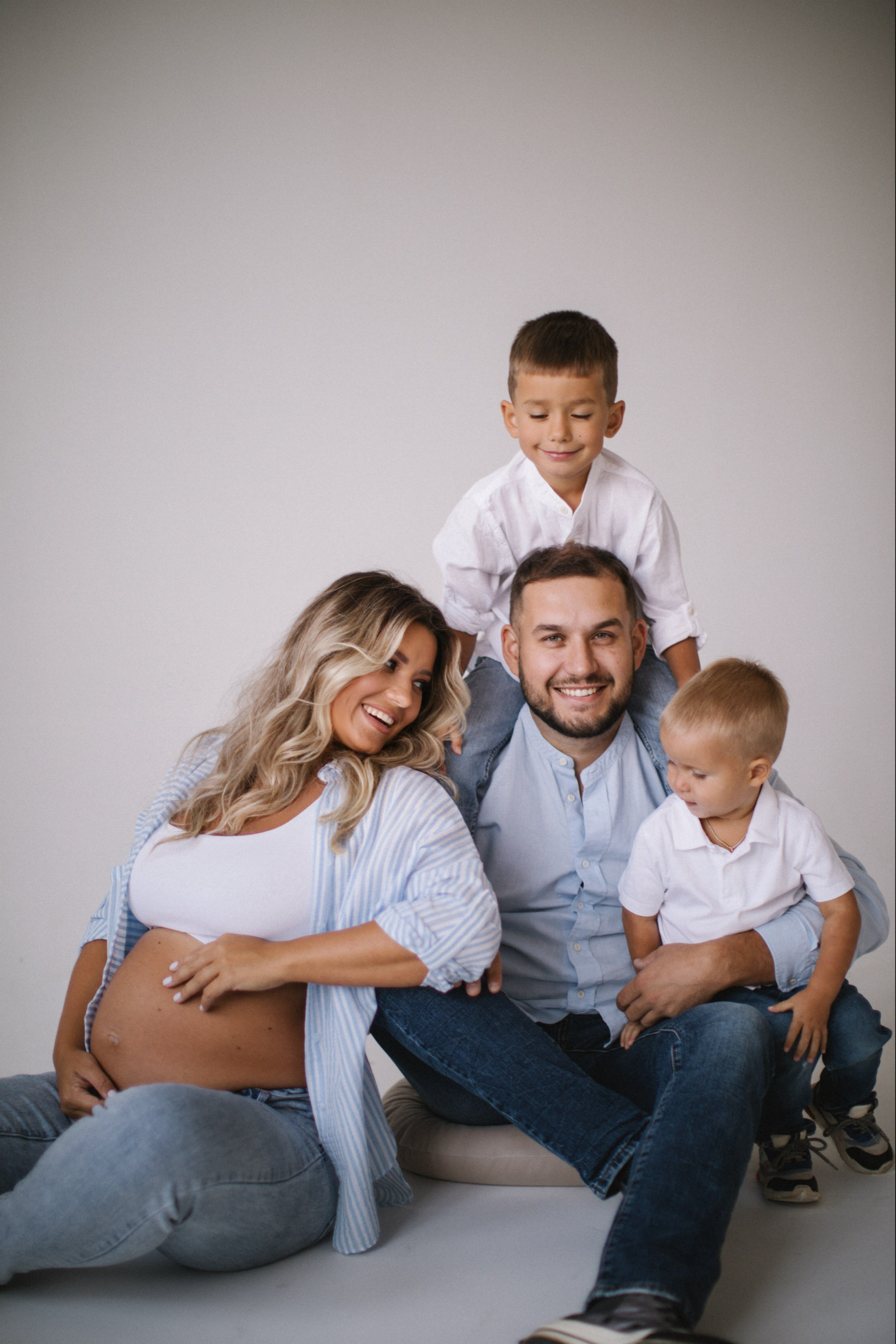 Катя со своими мужчинами🤍. Фотограф в Нижнем Новгороде