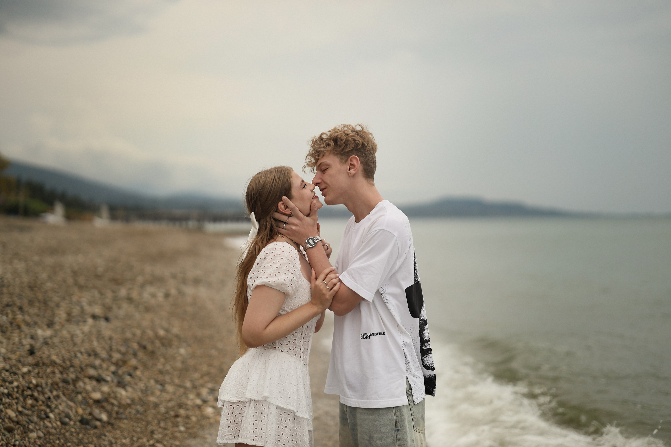 Love story фотосессия на пляже в Новом Афоне. Свадебный и семейный фотограф в Абхазии Жанна Соснина