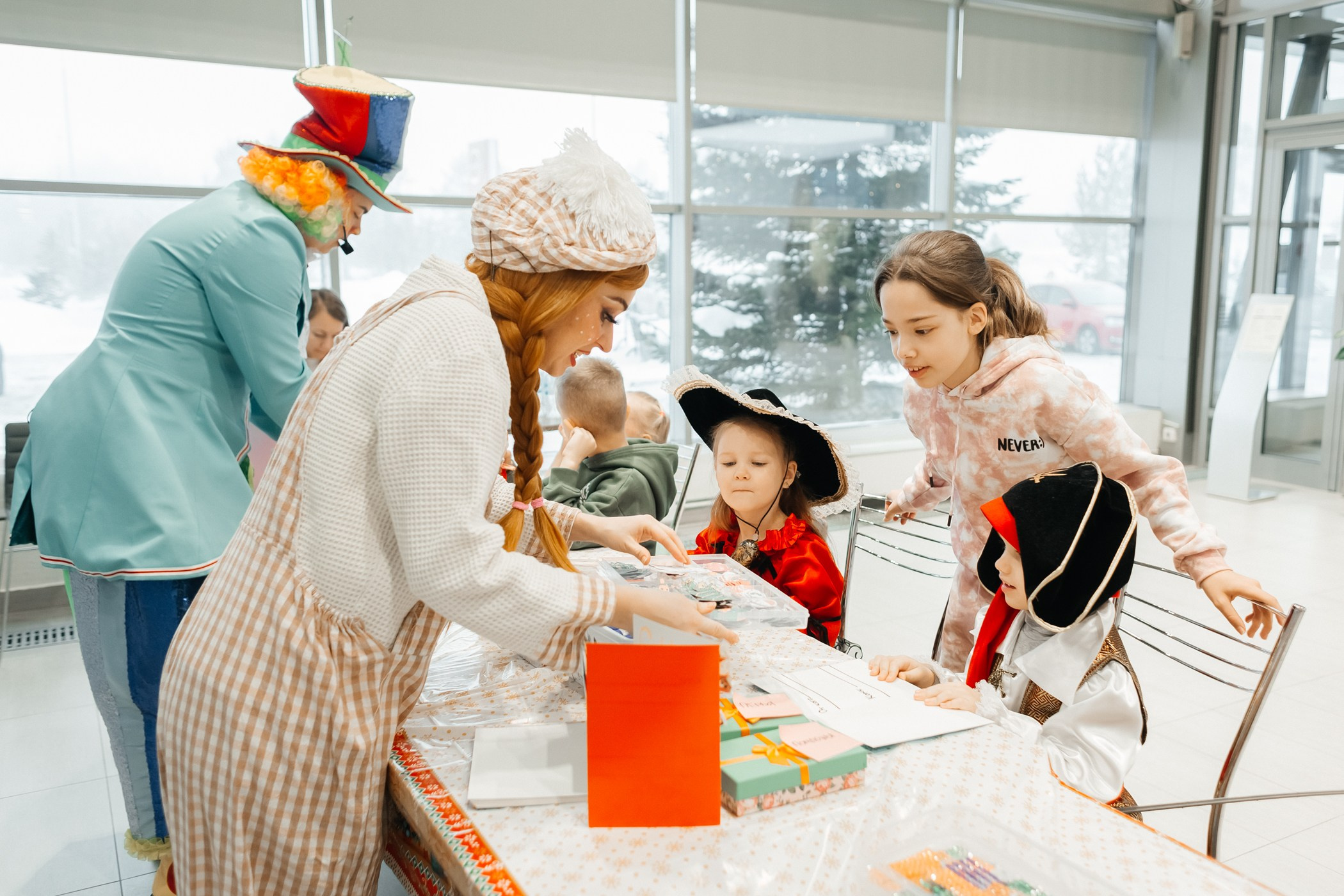 Детский мастер-класс в «Картель Авто» — «Студия чудес Алиса». Фотограф Кемерово | Сергей
