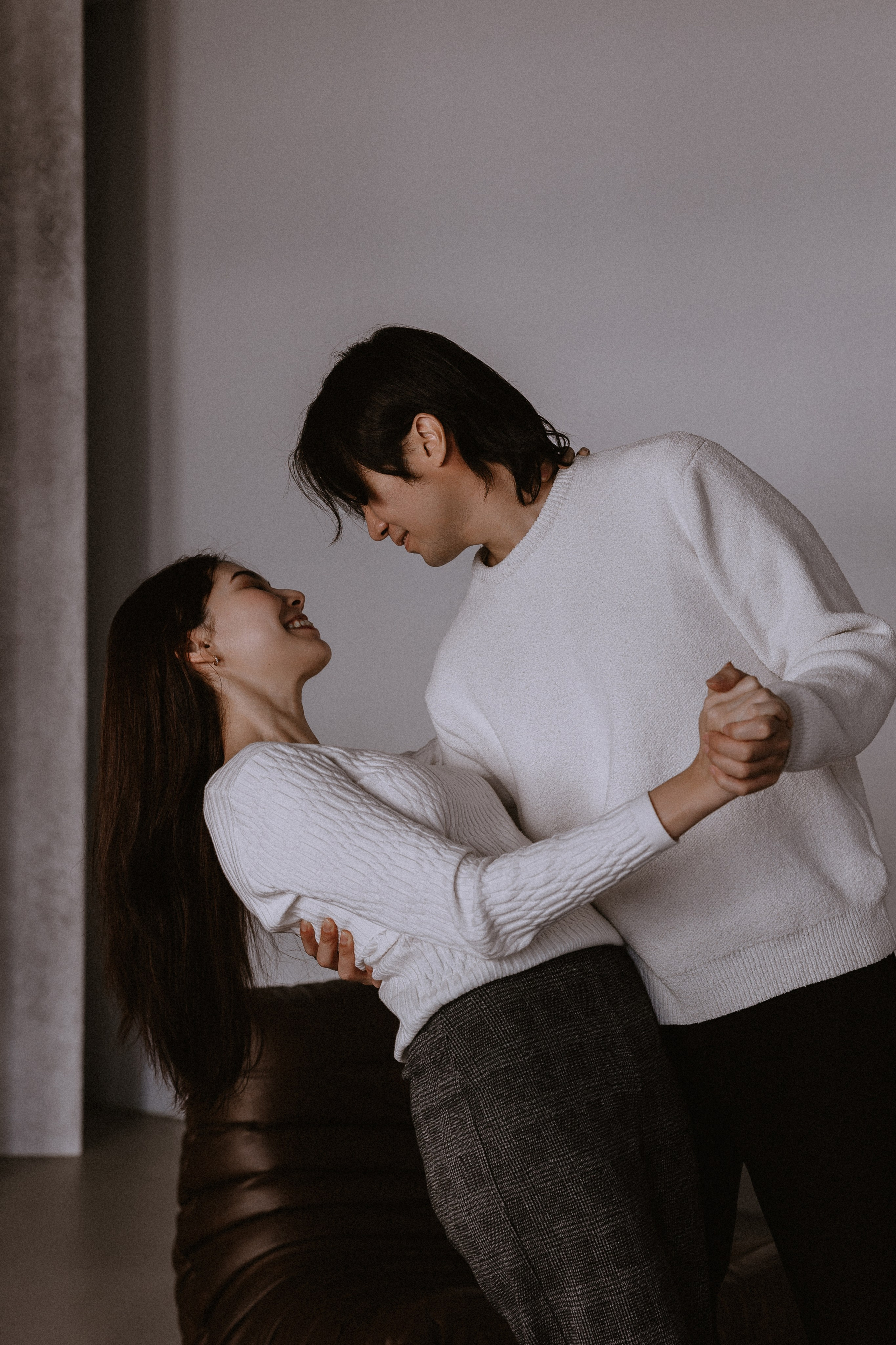 Love story в Пусане в студии с естественным и искусственным светом. ВАШ ФОТОГРАФ В ПУСАНЕ (Южная Корея) Александра Ануфрий