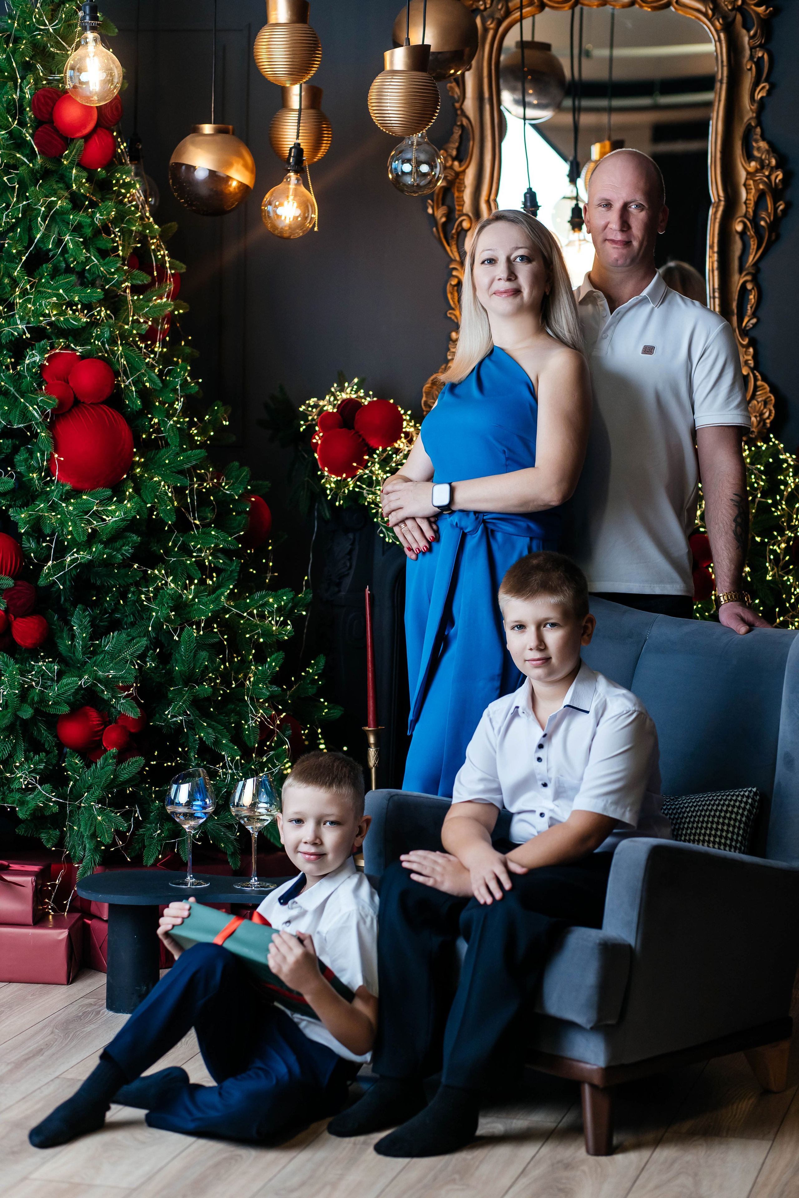 Семейная фотосессия Валентина НГ 2026. Женский фотограф в Оренбурге Ирина Заводчикова