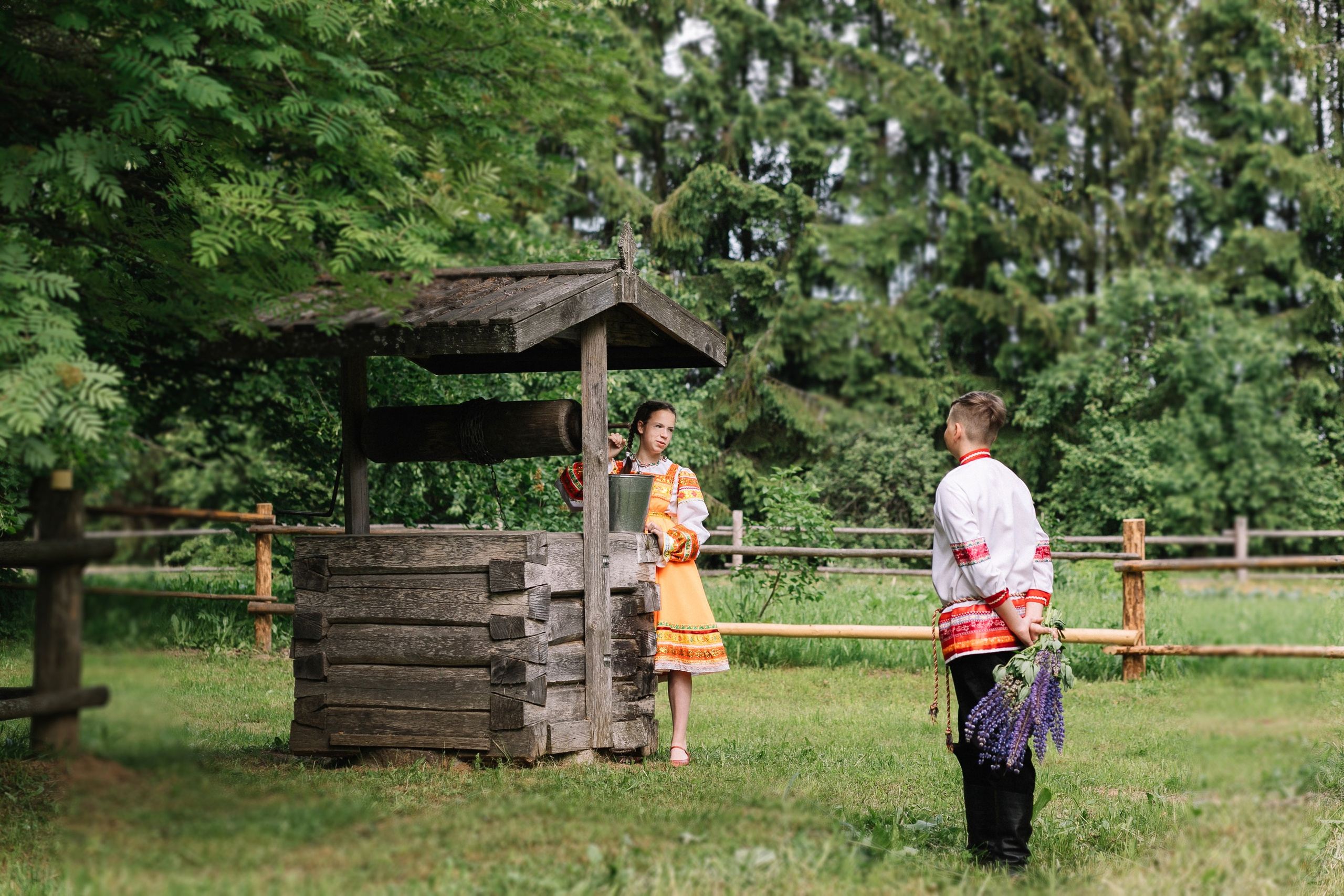 Детская фотосессия в русском стиле на природе