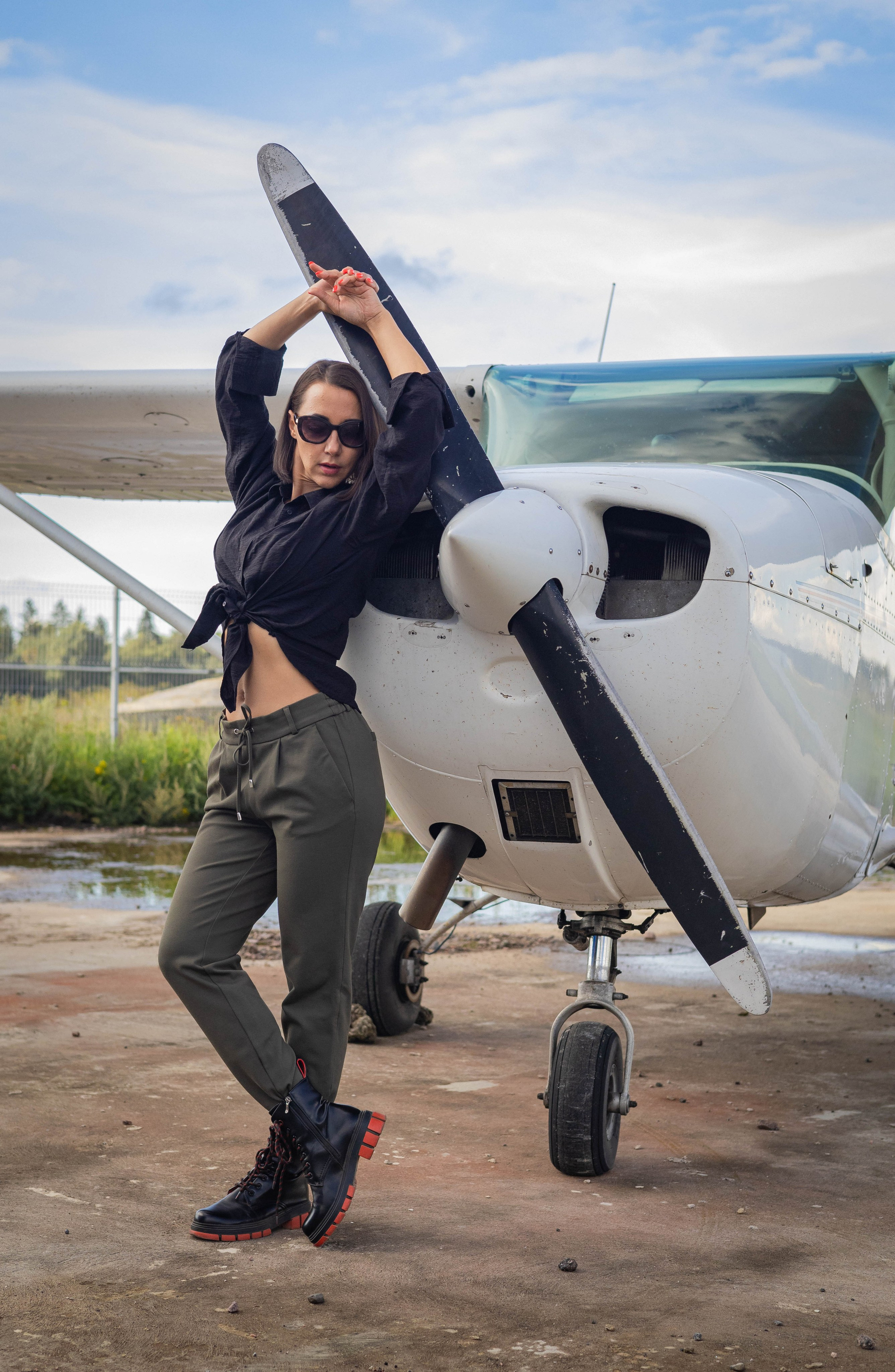 LOVE STORY. Фотосессия на аэродроме с самолетом. Портретный фотограф Панферова Регина г. Санкт-Петербург, г. Казань