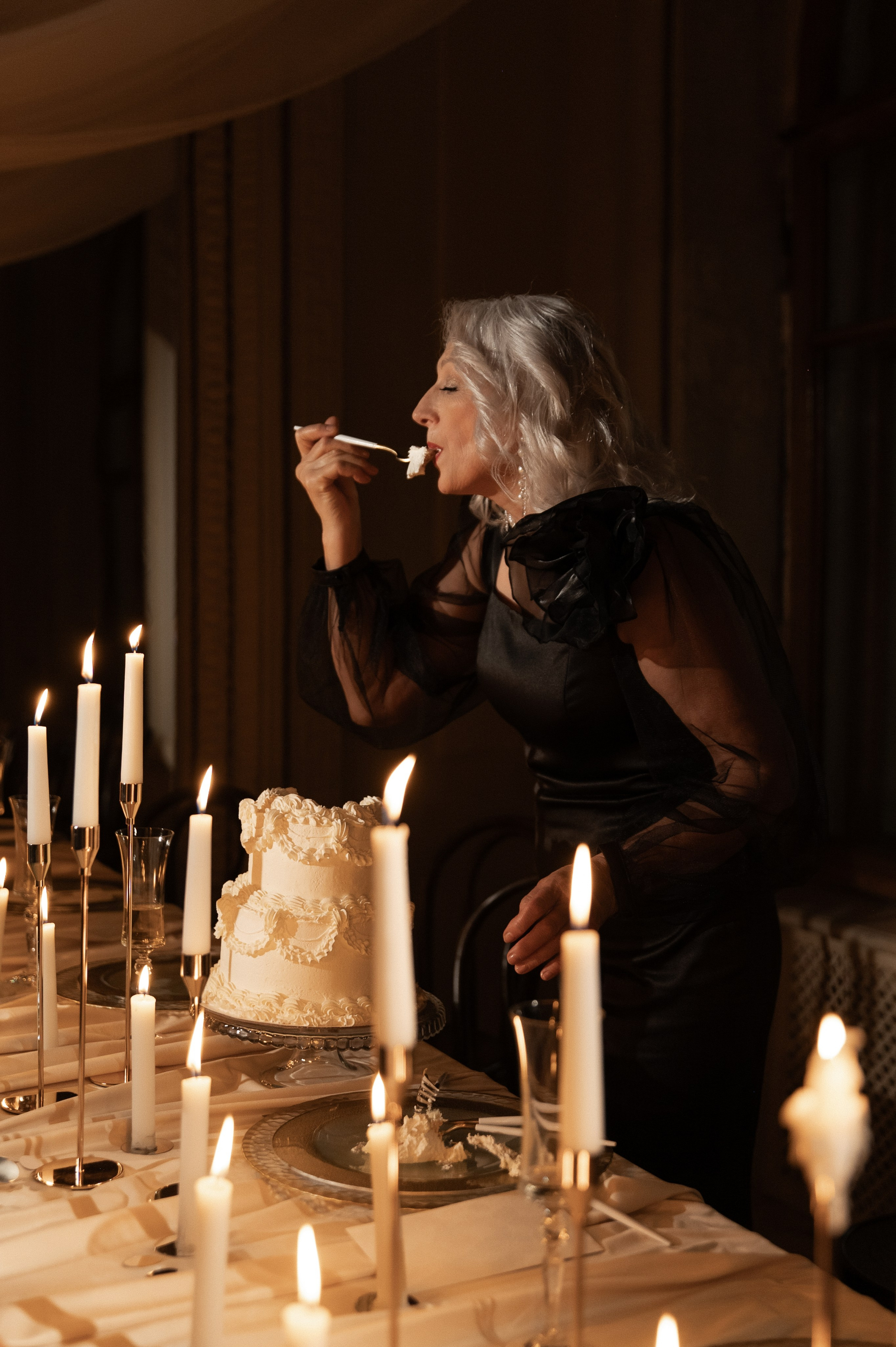 Камерный свадебный ужин при свечах в старинном особняке в фотостудии 21. Kult. Ярослава Ерина — свадебный фотограф в Москве