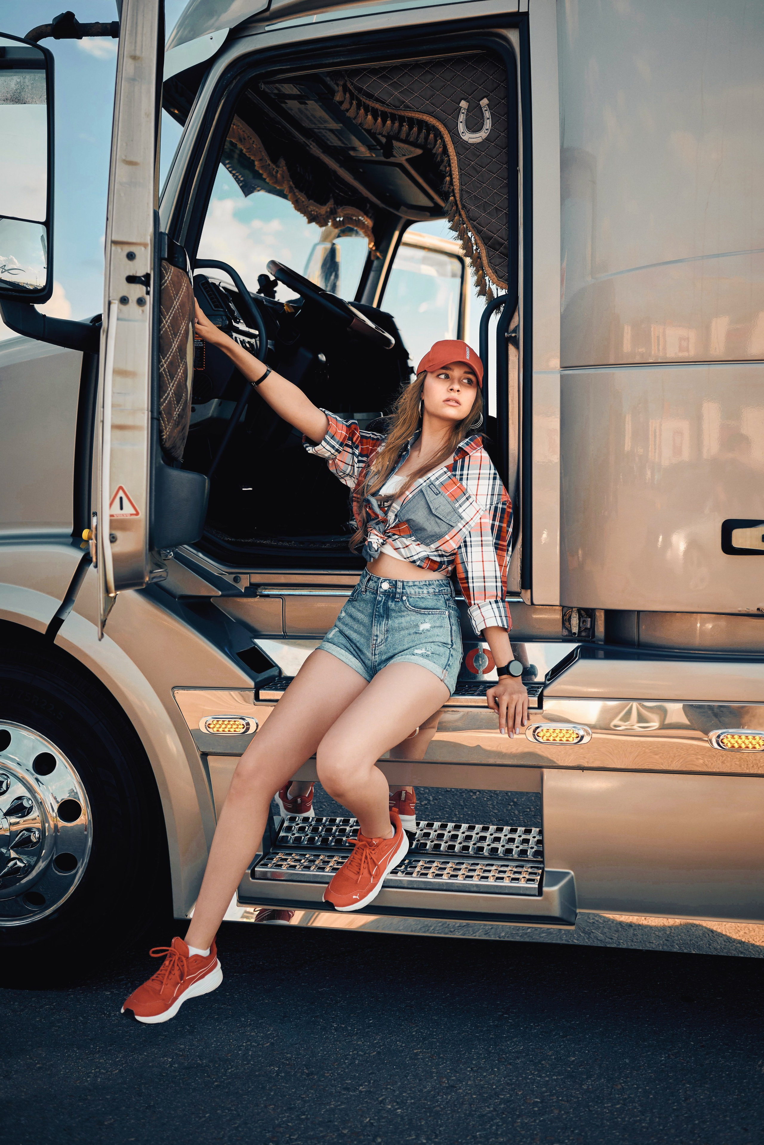 Truck & Girl. Фотограф Денис Кривопусков