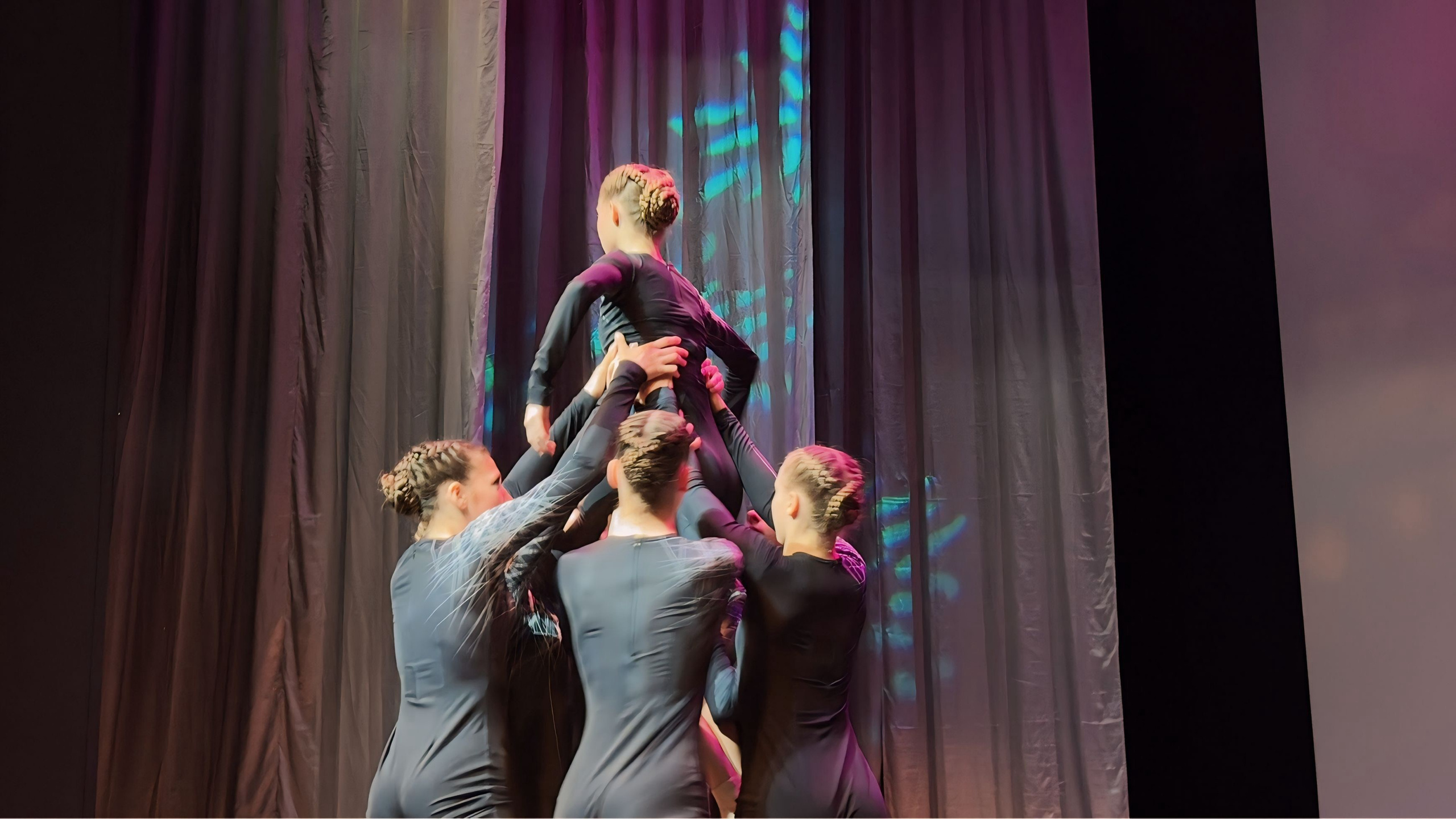 26 апреля, г. Астрахань. Золотое яблочко