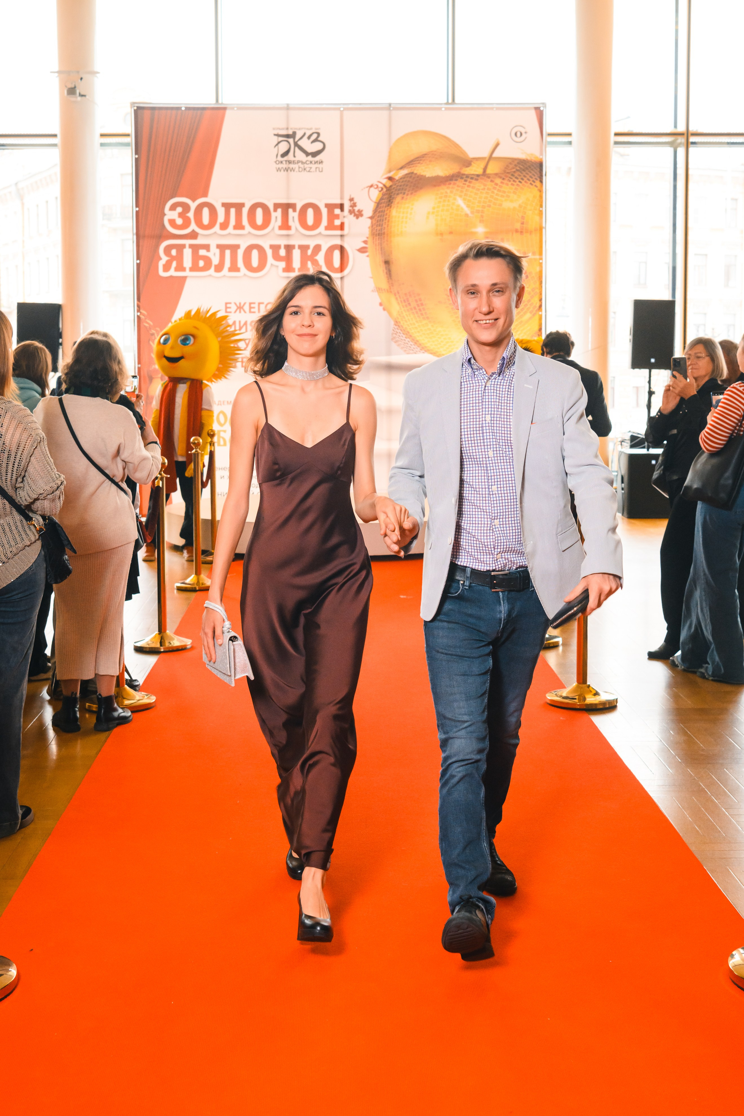 23 апреля, красная дорожка, БКЗ Октябрьский, г. Санкт-Петербург. Золотое яблочко