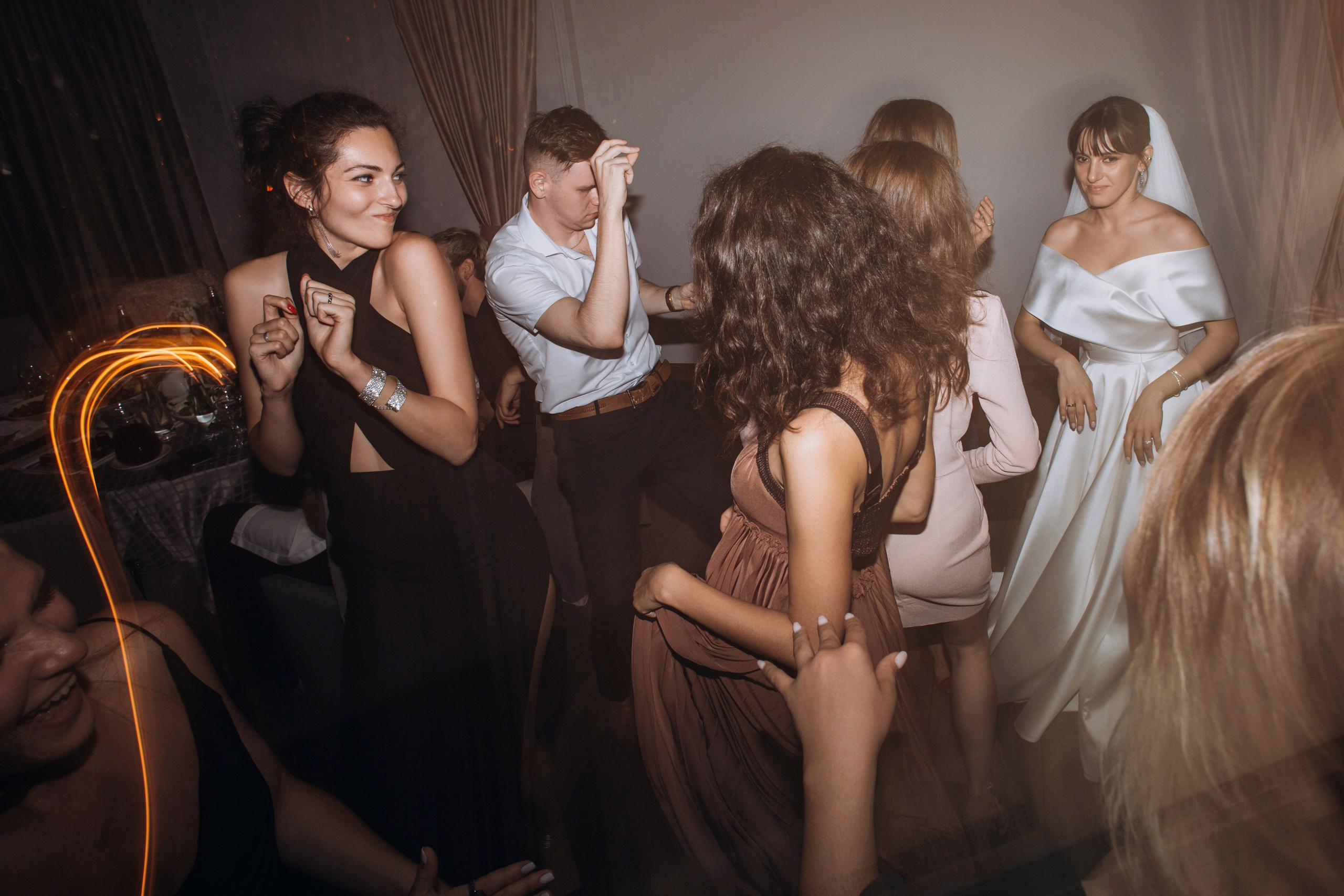 Свадьба на катере. Свадебный фотограф в Санкт-Петербурге Вика Стукачева