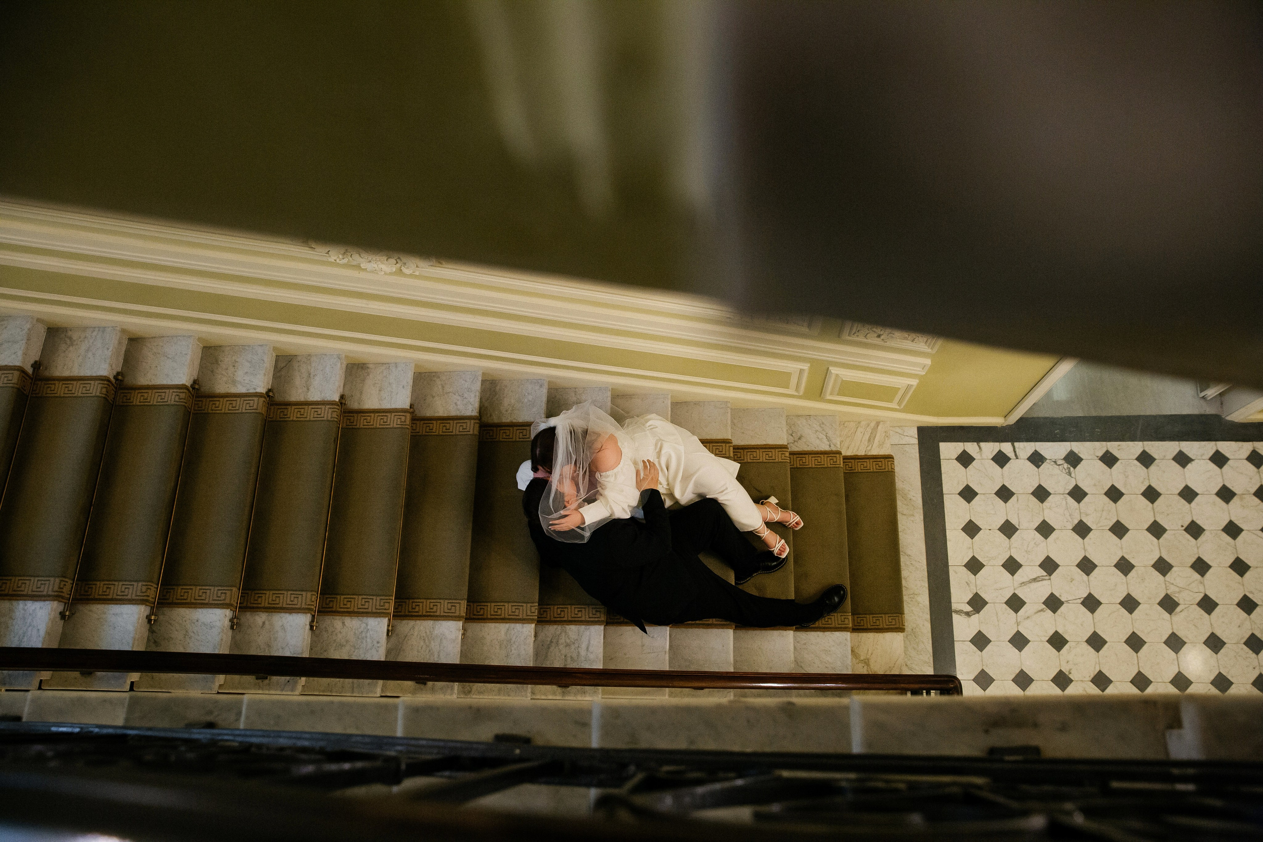 Съемка в отеле и регистрация прохладным майским днем. Свадебный фотограф в Санкт-Петербурге Вика Стукачева