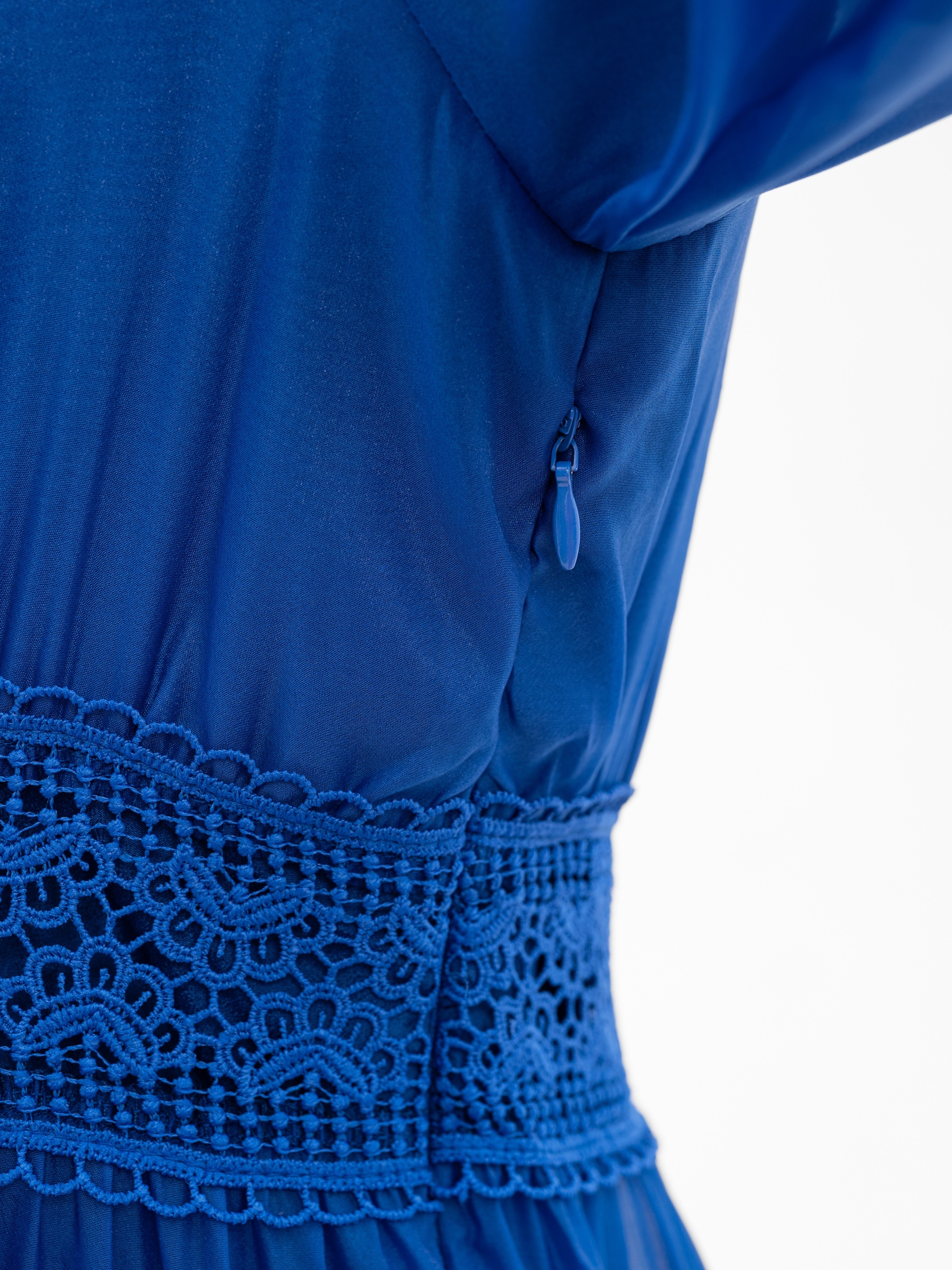 Летние, выпускные платья и костюмы. Предметный фотограф, фото для маркетплейсов Пятигорск, КМВ