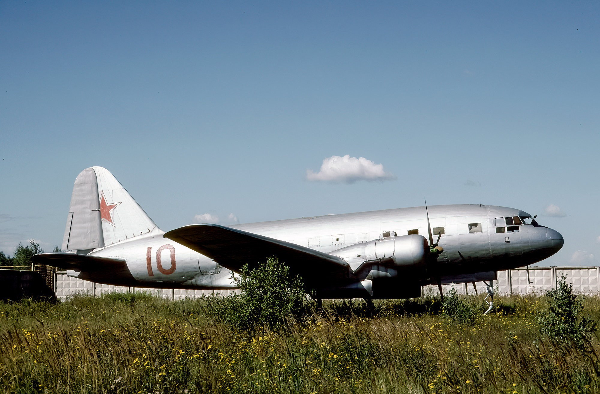 Ил-12 (Монино). Фотоальбом показывающий увлекательный мир авиации и мир медведей Андрея Иванова
