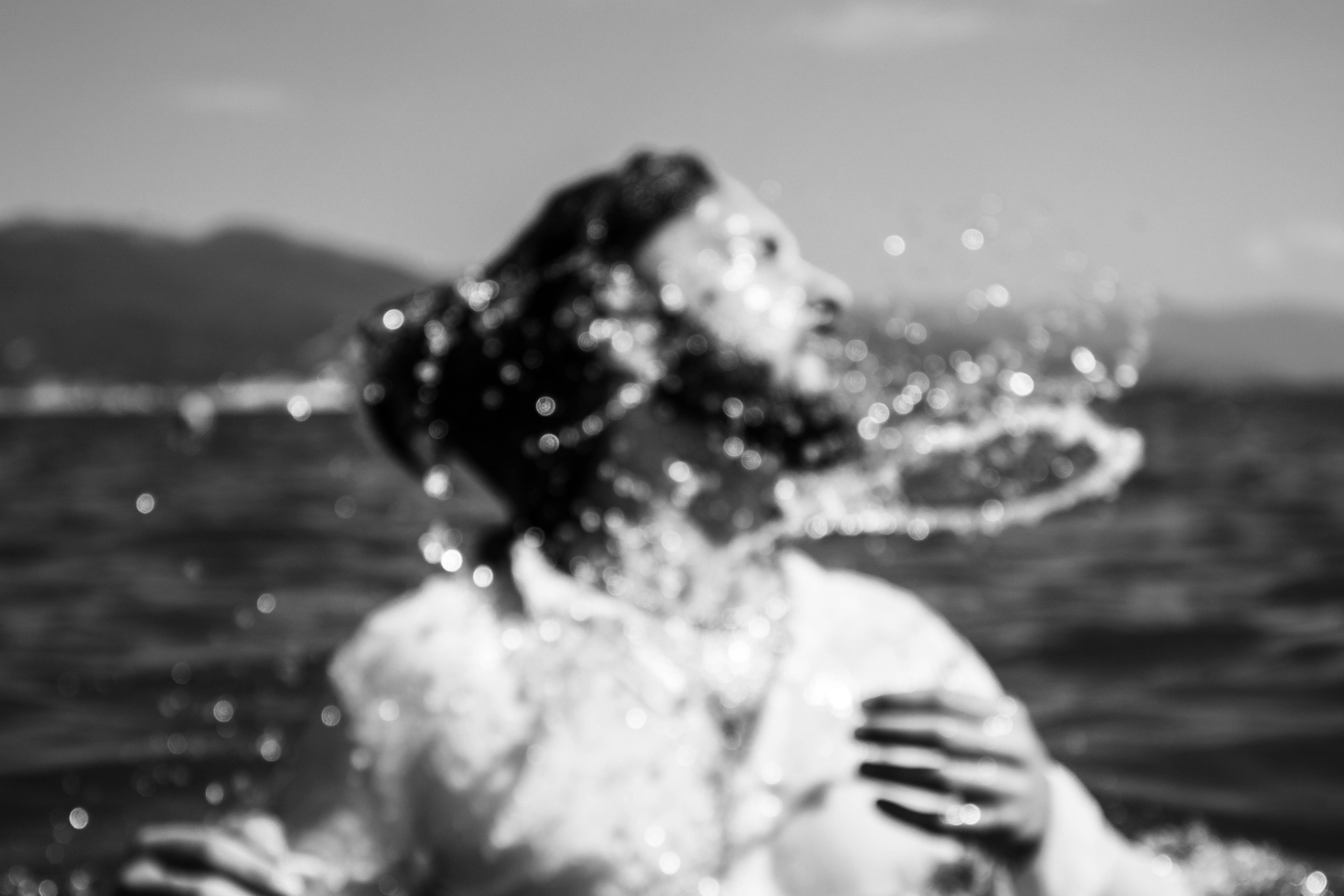 «Шаги по волнам: берег мечты». Уличный фотограф Города N