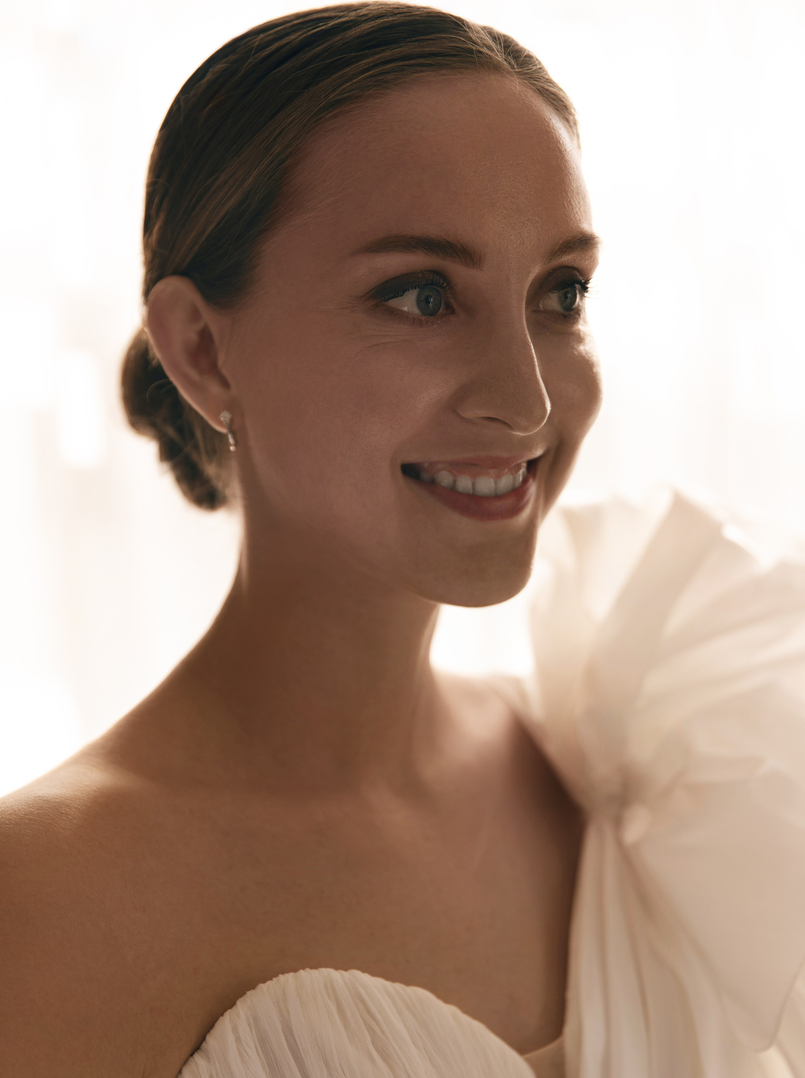 В ЛУЧАХ ЗАКАТА НА БЕРЕГУ МОРСКОМ