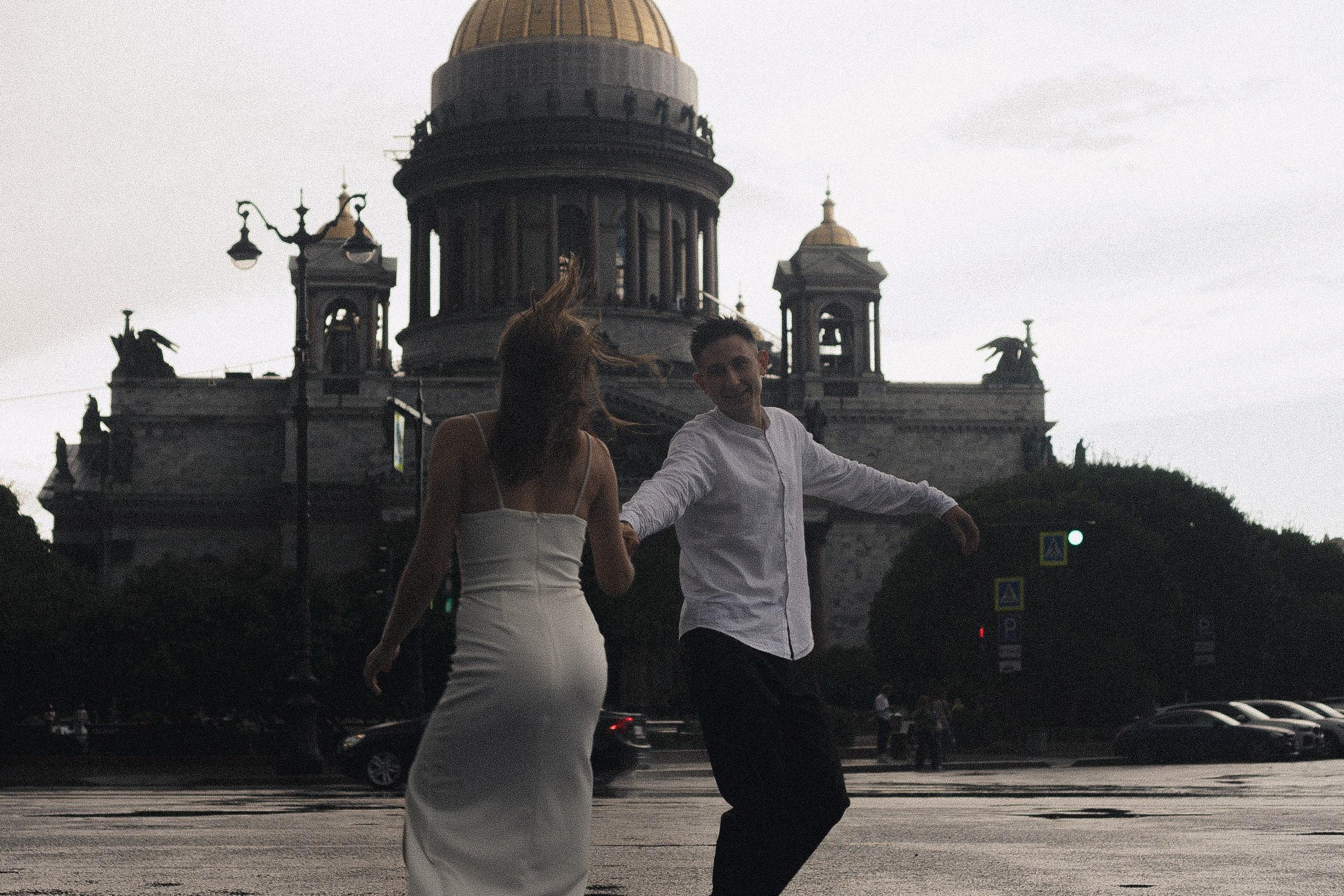 СВАДЕБНАЯ ФОТОСЕСИСИЯ В МЕТРО И ВОЗЛЕ ИСАКИЕВСКОГО СОБОРА В ДОЖДЬ. Профессиональный фотограф, Санкт-Петербург — Виктория Богомолова