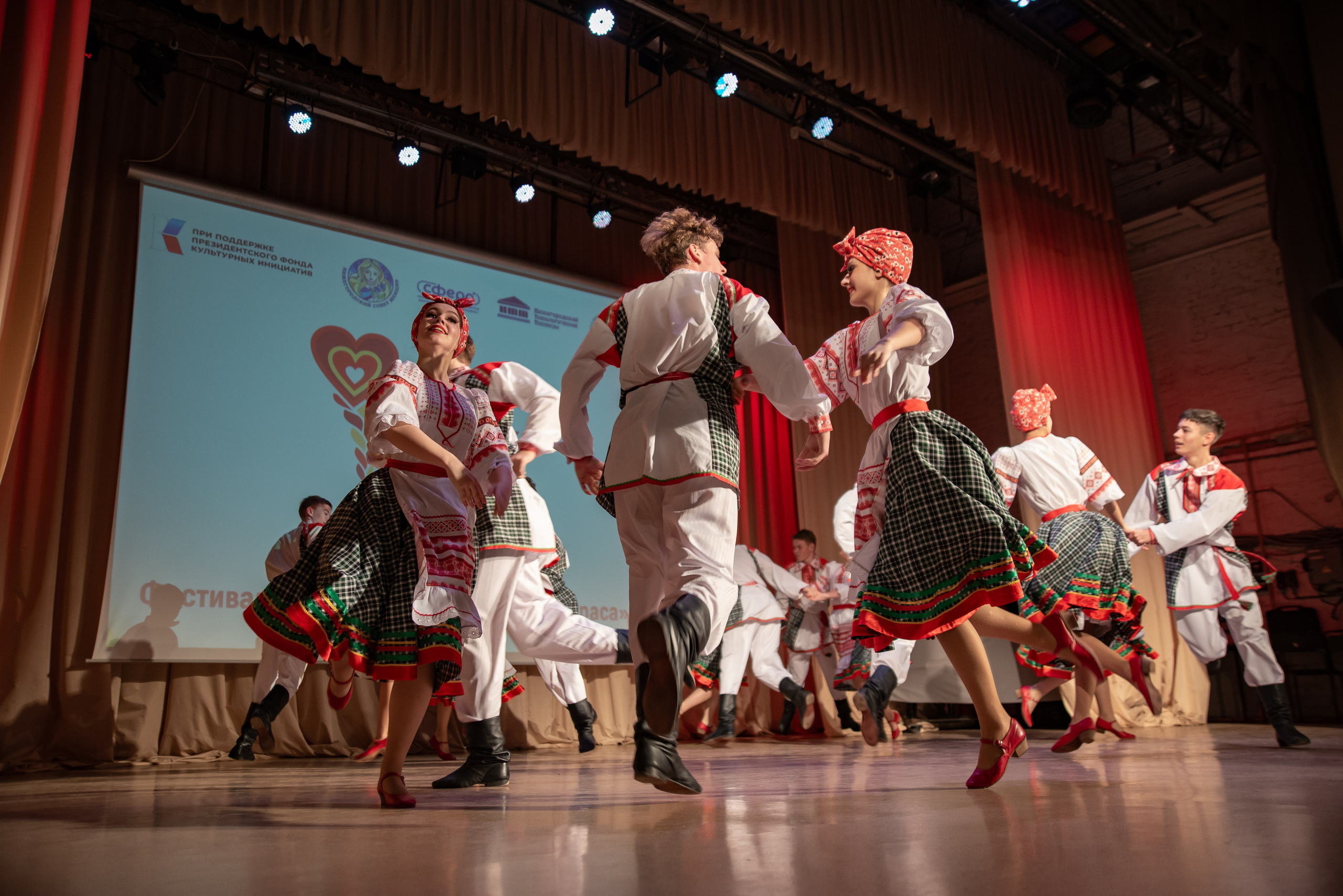 Репортажная съёмка концерта. Фотограф Макс Огурцов в Нижнем Новгороде