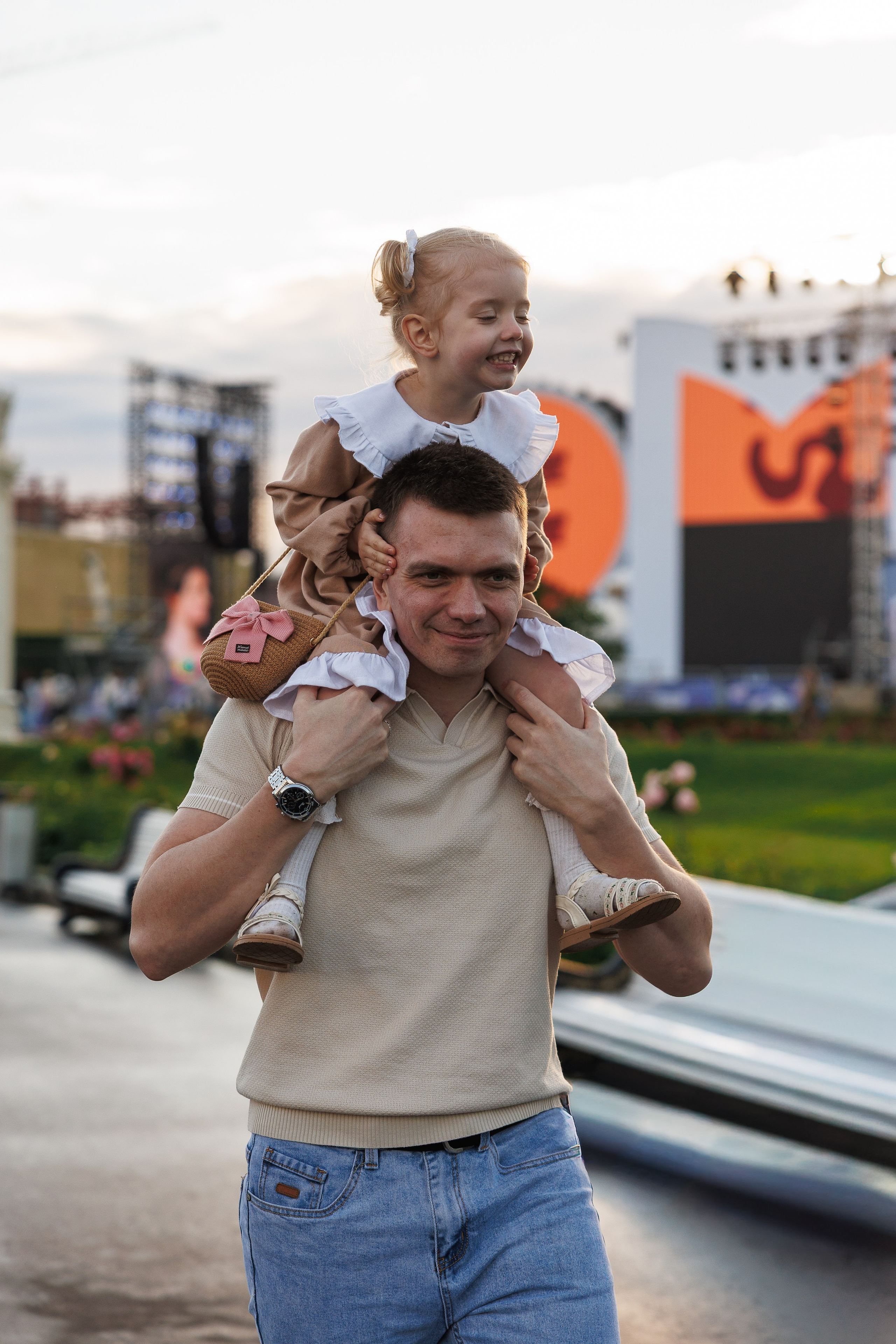 Семейная прогулка на ВДНХ. Свадебный и семейный фотограф в Москве Красинская Мария