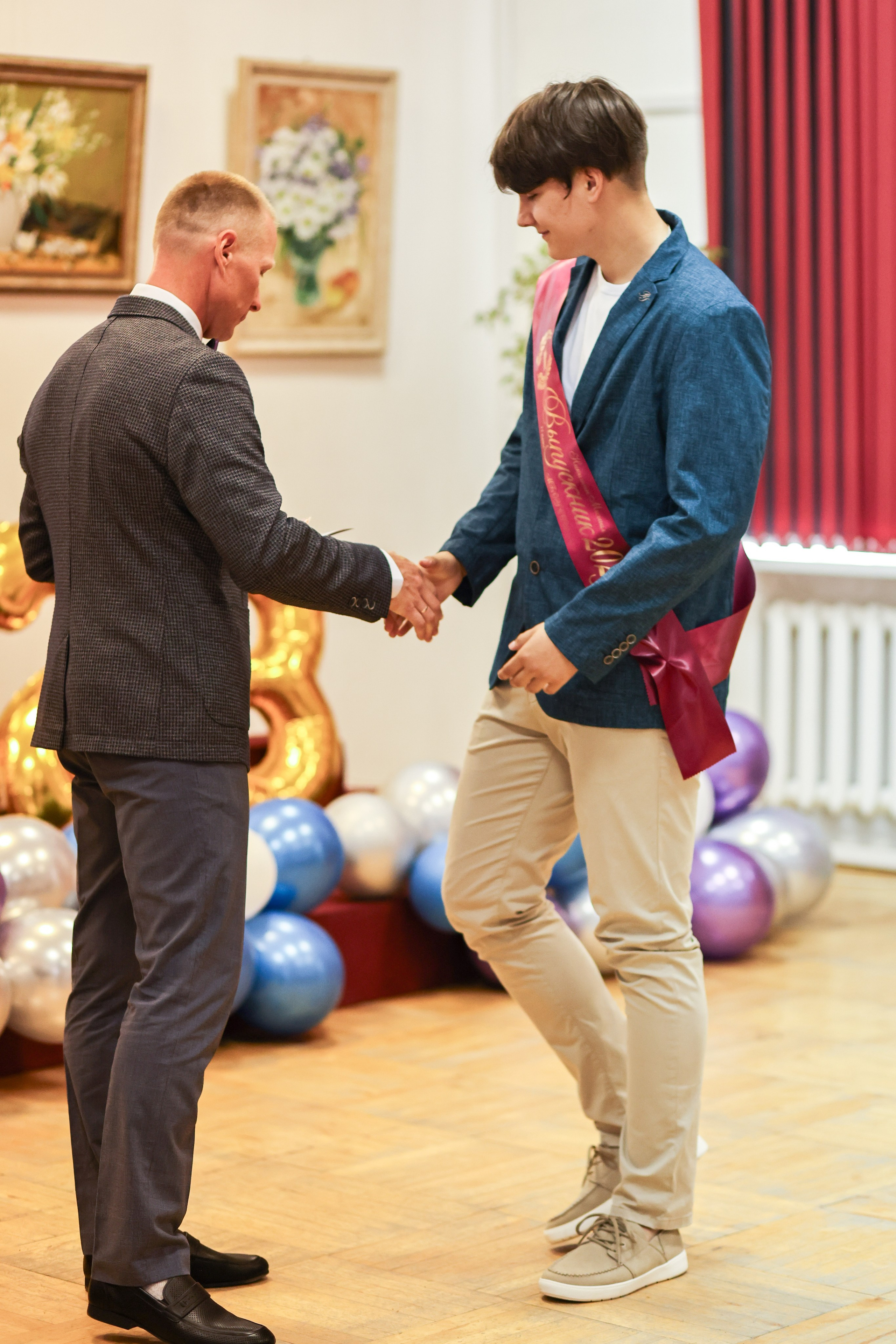 Вручение аттестатов. Школа № 7, выпускники 11 класса 2023 г. Студия выпускных альбомов Остров