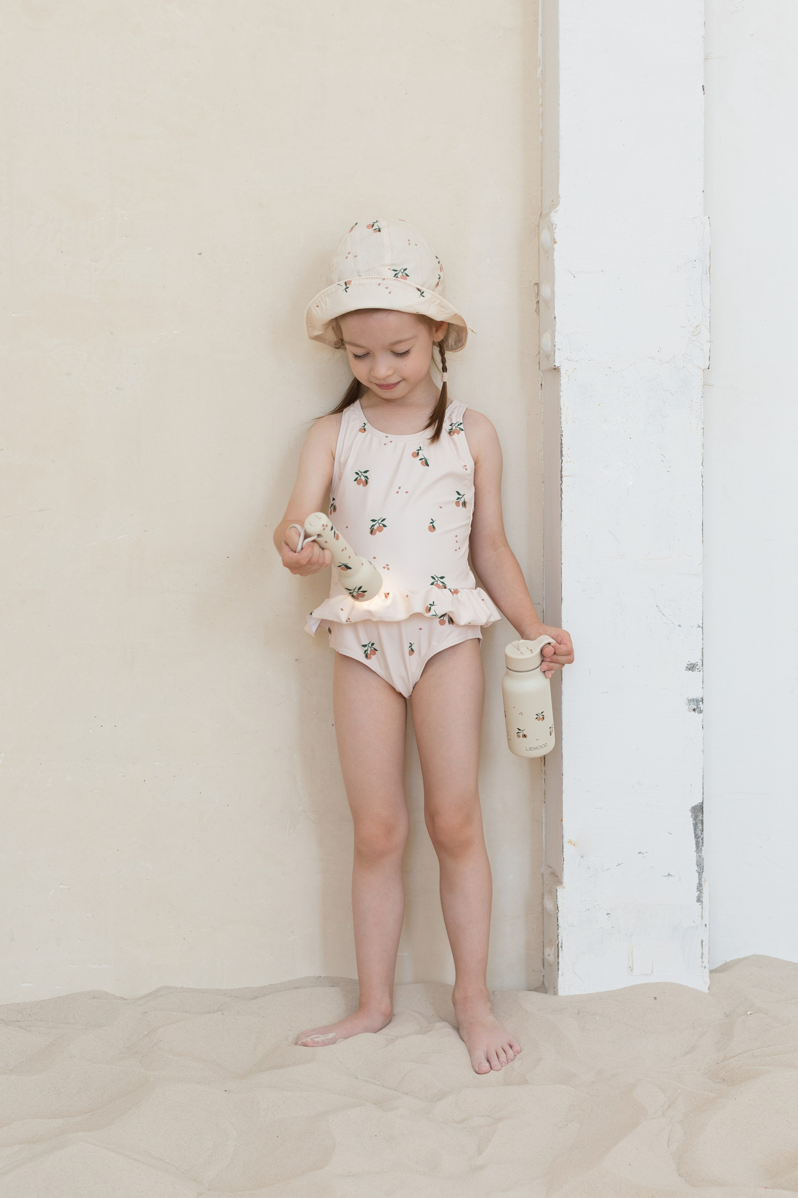 Фотосессия в песке для детского бренда. Детский и контент фотограф Надя Волкова Санкт-Петербург