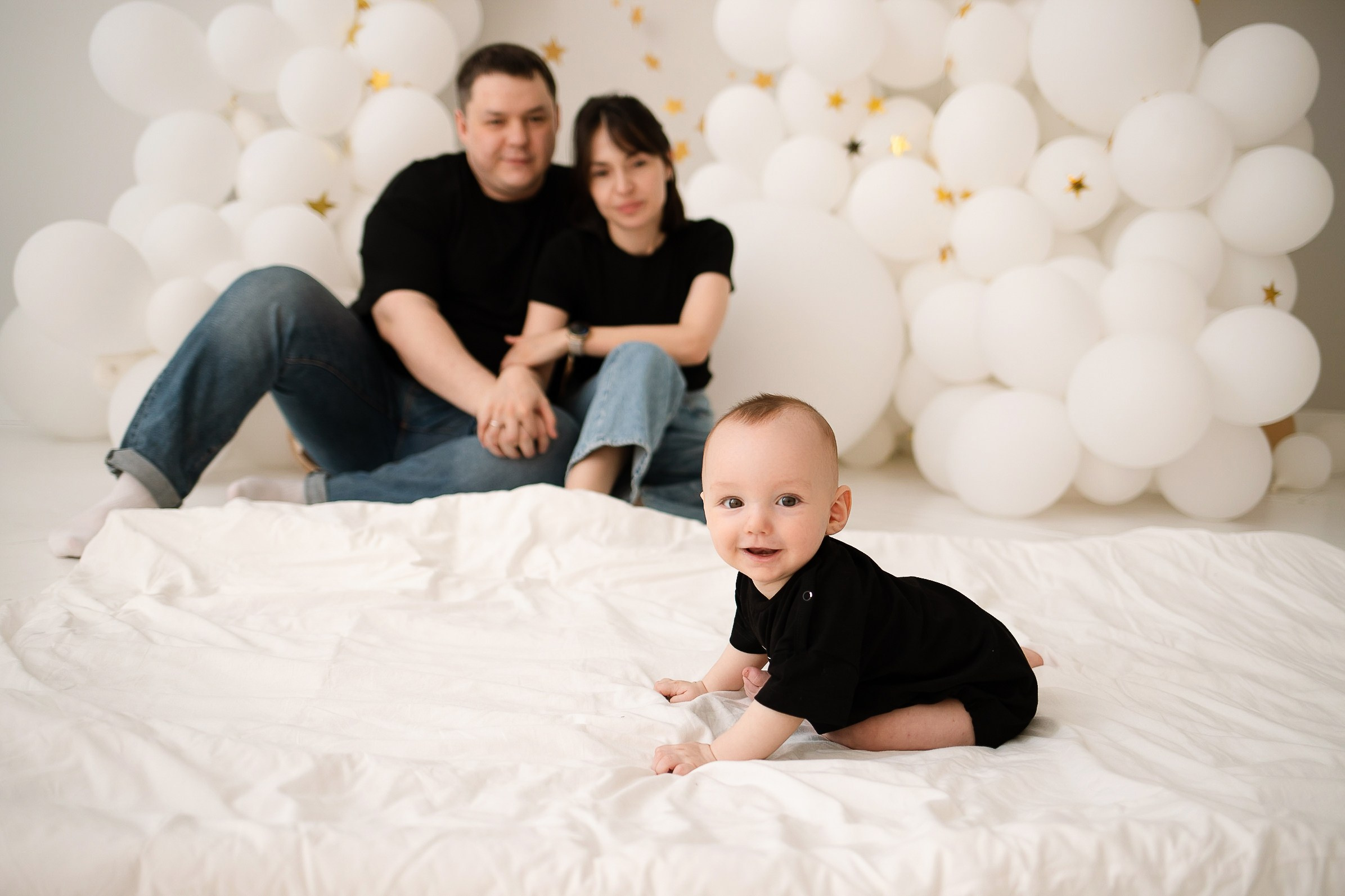 Семейная фотосессия в студии. Фотограф новорожденных в Новосибирске