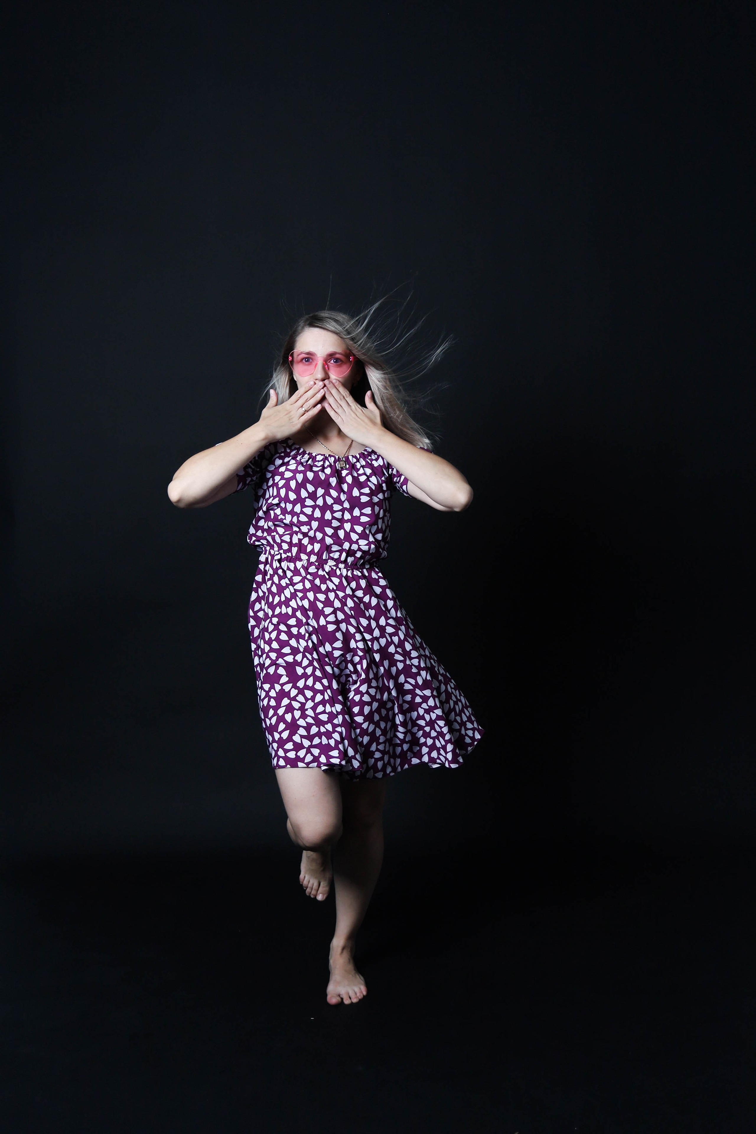 Черный фон цветная. Фотостудия без фотографа в Мозыре «Селфи»