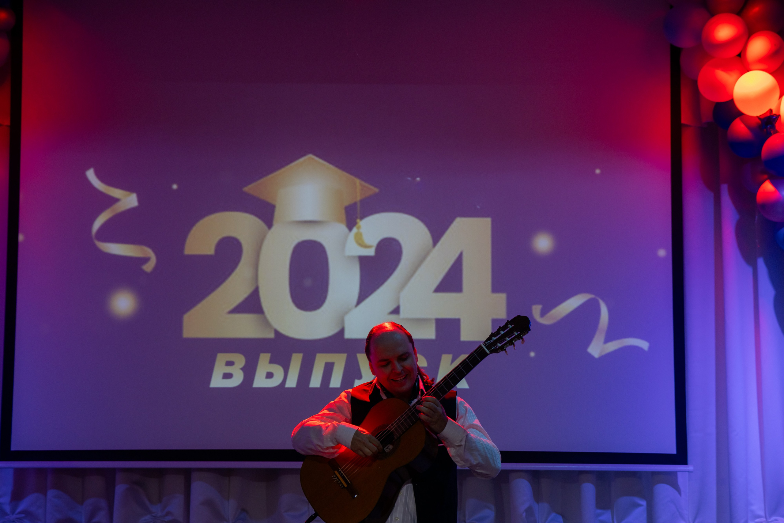 Школьный выпускной 2024 год в Соколе (Минск). Свадебный фотограф в Минске/Беларуси Сергей Спиридонов