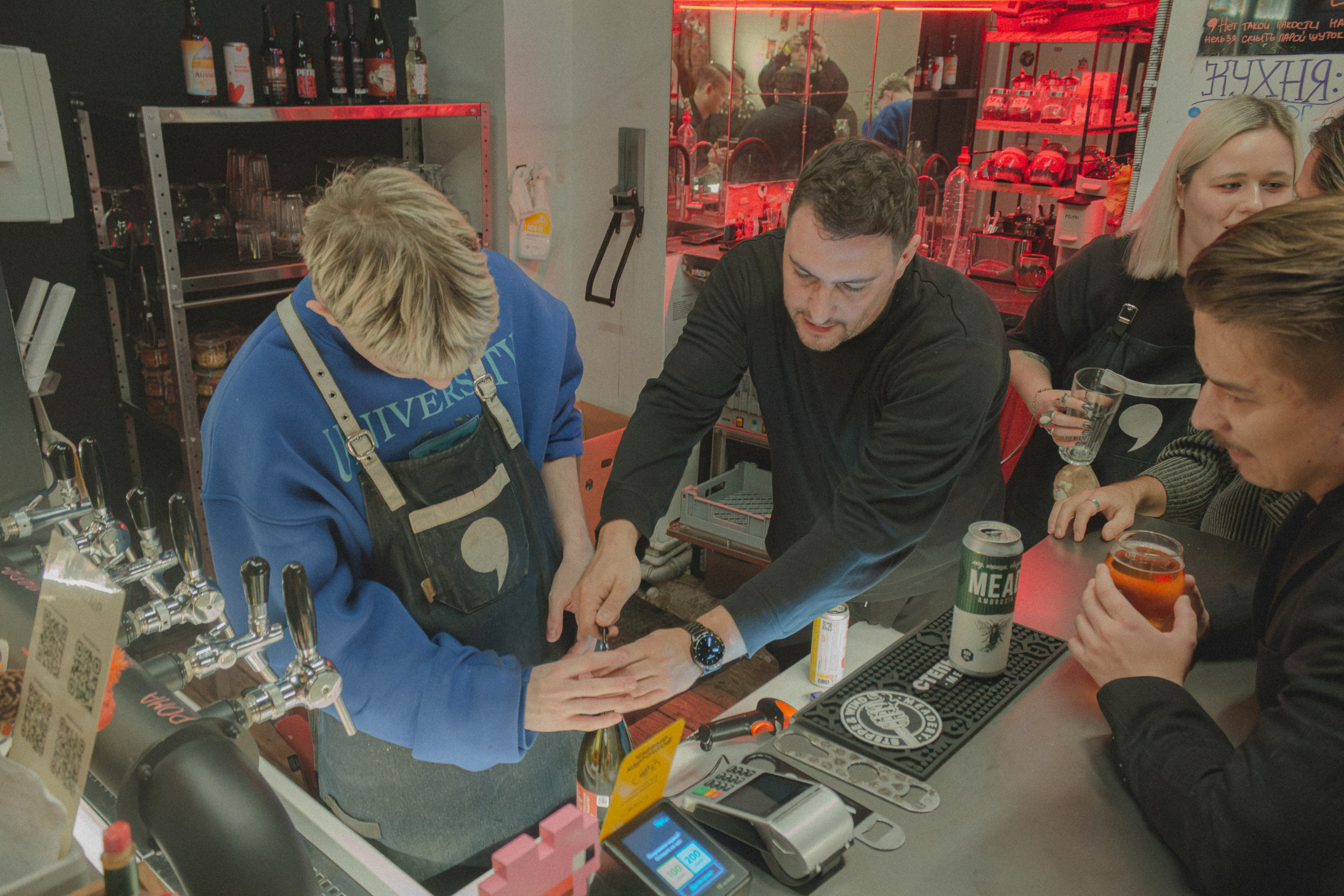 День рождения «Comma Bar». Матвей Егоров — репортажный фотограф в Краснодаре