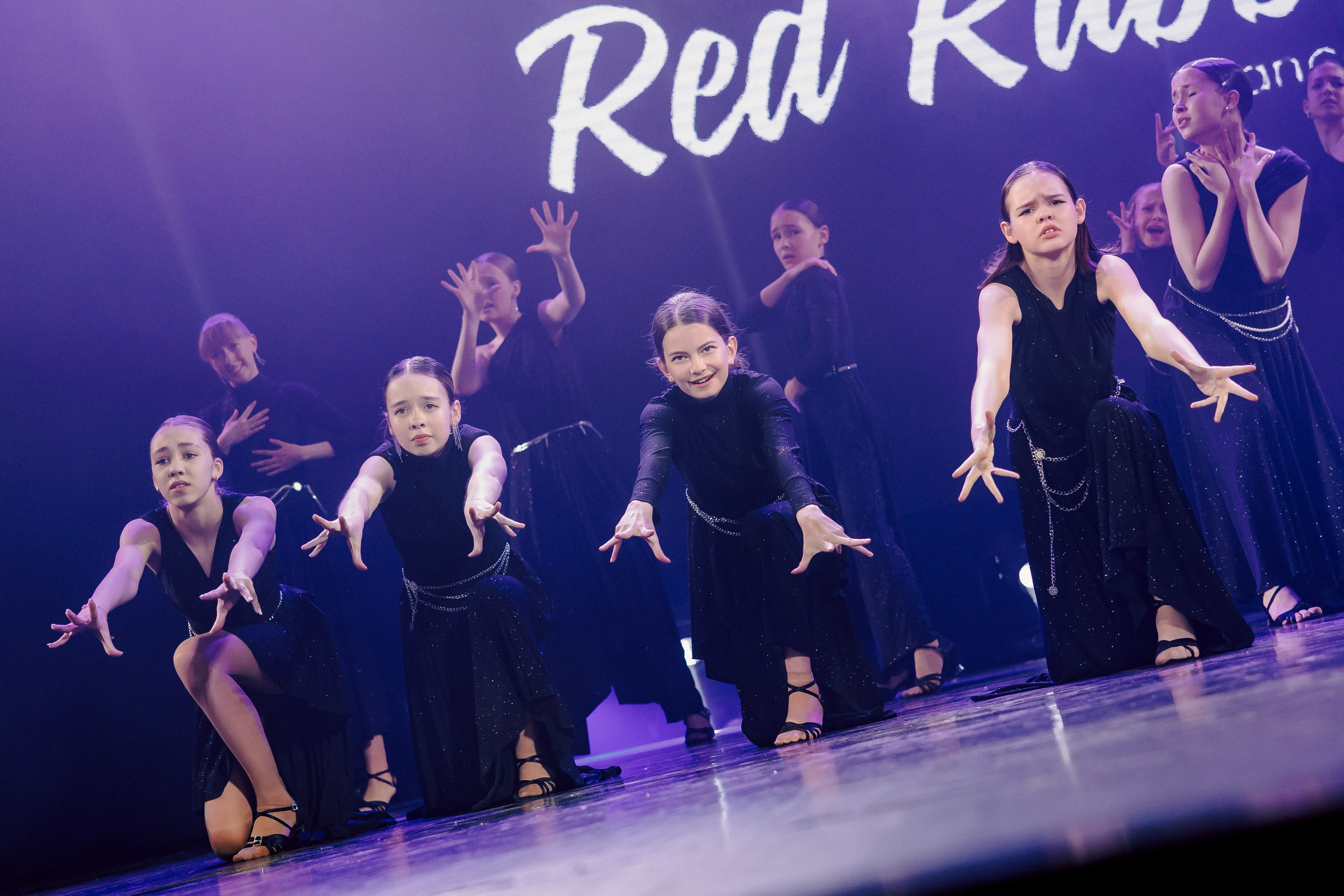 Отчётный концерт танцевальной школы «Red Rabbits» 2025. Лёшка Варзегов — фотограф
