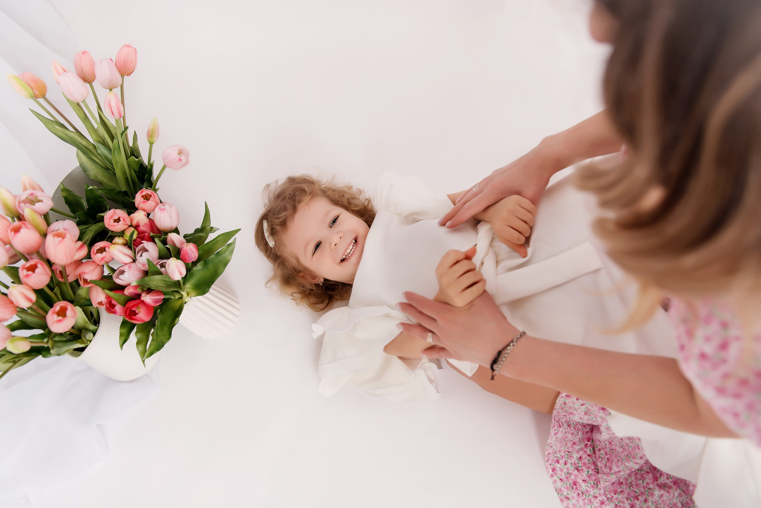 Съёмка с цветами Весенний проект. Детский фотограф в Долгопрудном и Москве