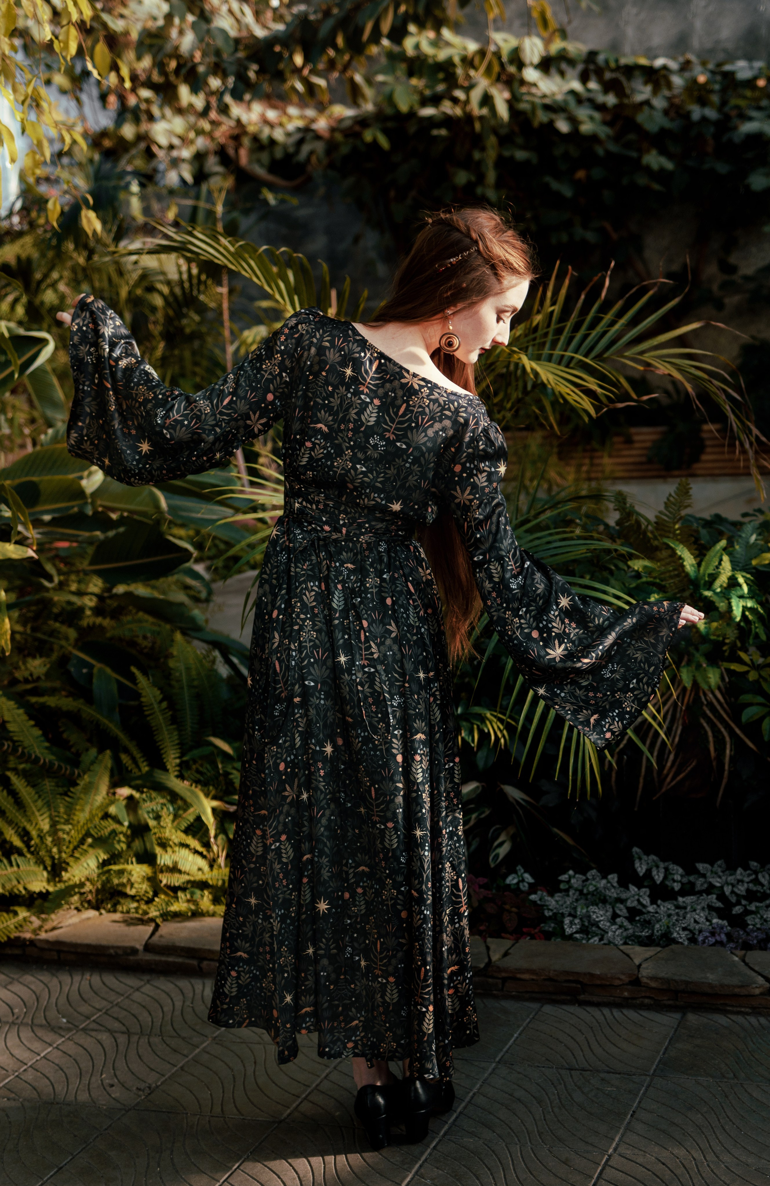 Съемка шёлковых платьев для PlantMyBones