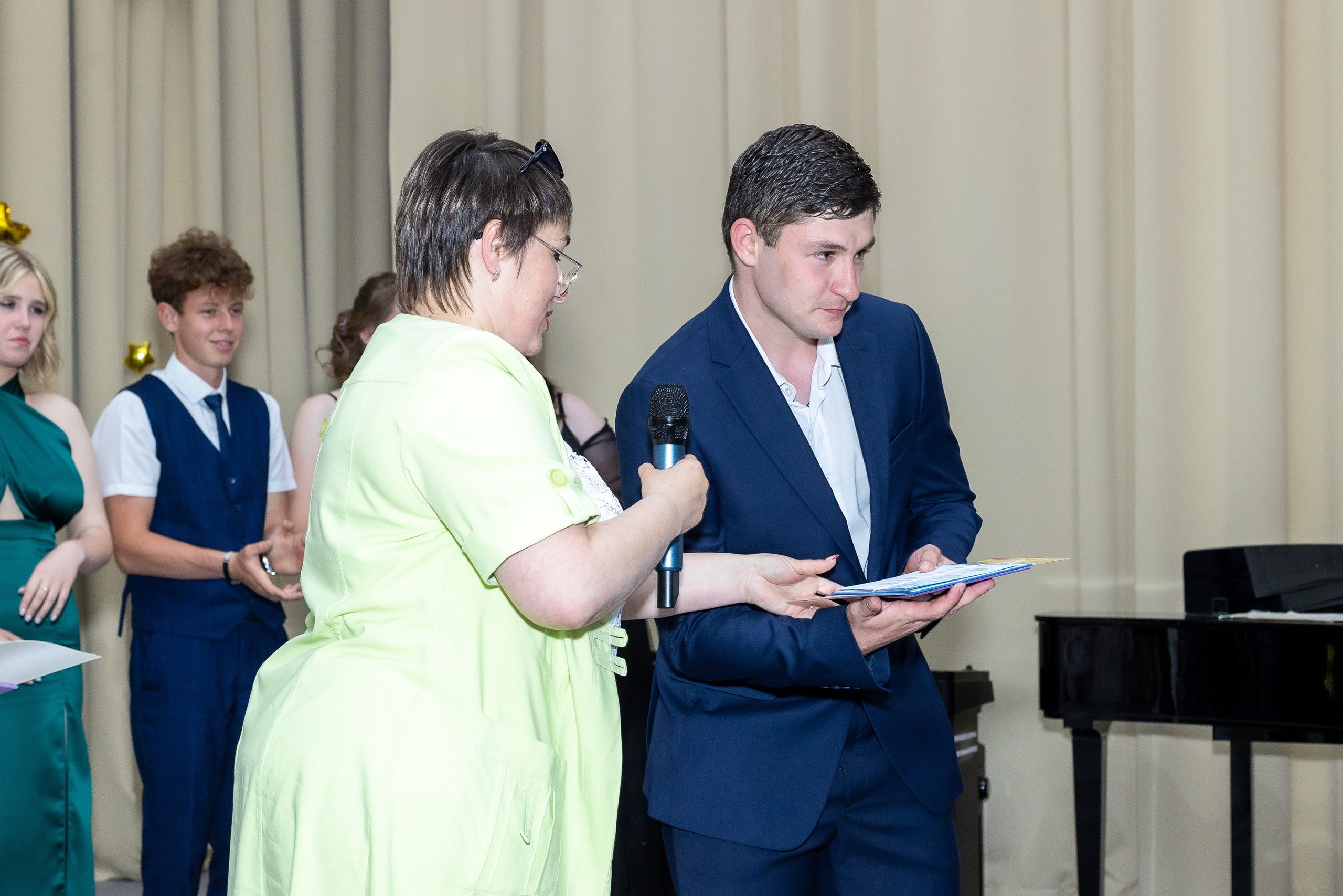 Вручение аттестата 2025. Выпускные альбомы Майкоп, Краснодар Елена Золотарева