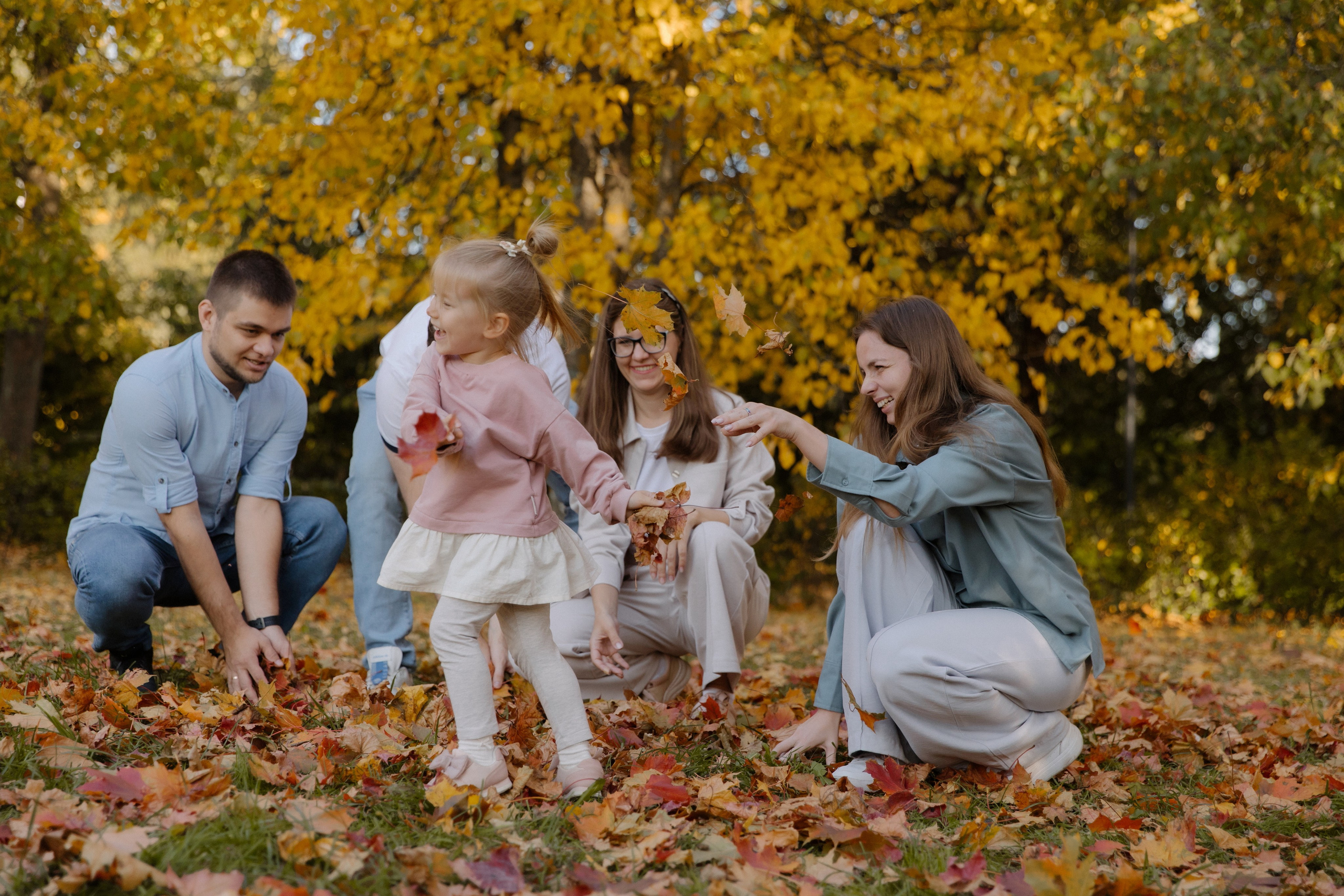 Прогулка Василисы с родителями, дядей и тетей. Семейный и свадебный фотограф в Москве и Зеленограде Пилипенко Юлия