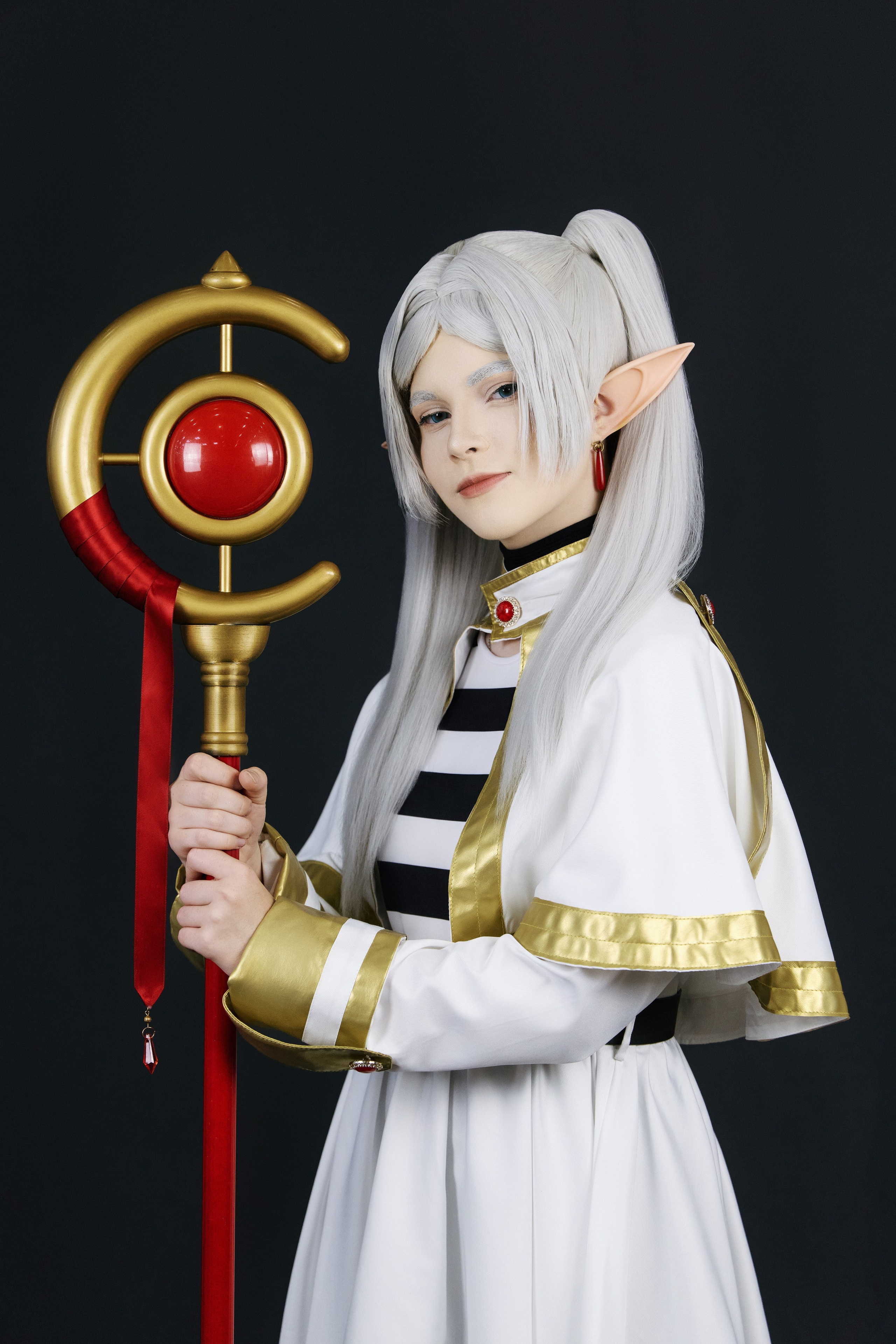 Фрирен на тёмном студийном фоне - пример съёмки от фотографа из Находки